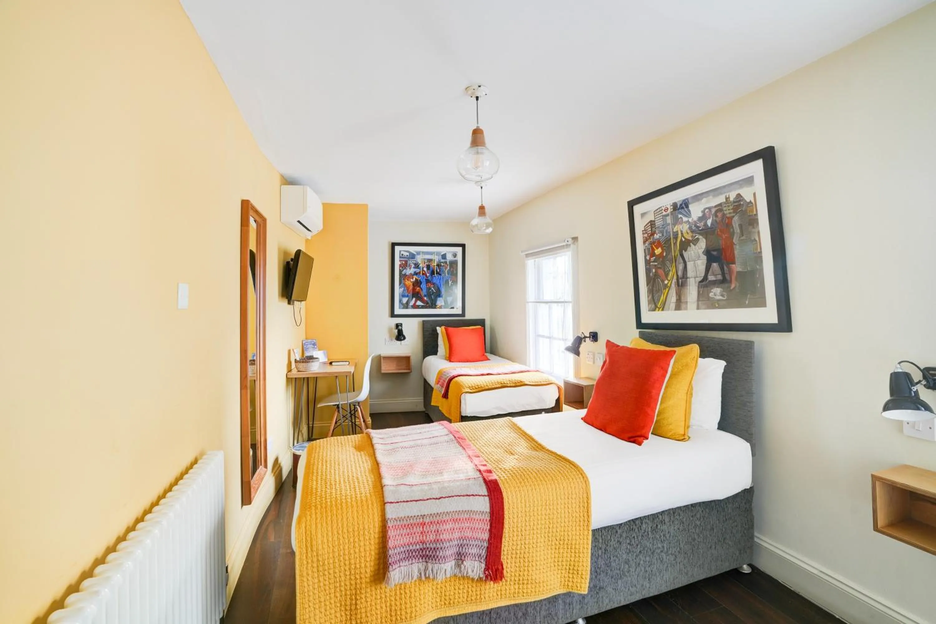 Bedroom, Bed in Dancenter Southwark Near London Bridge