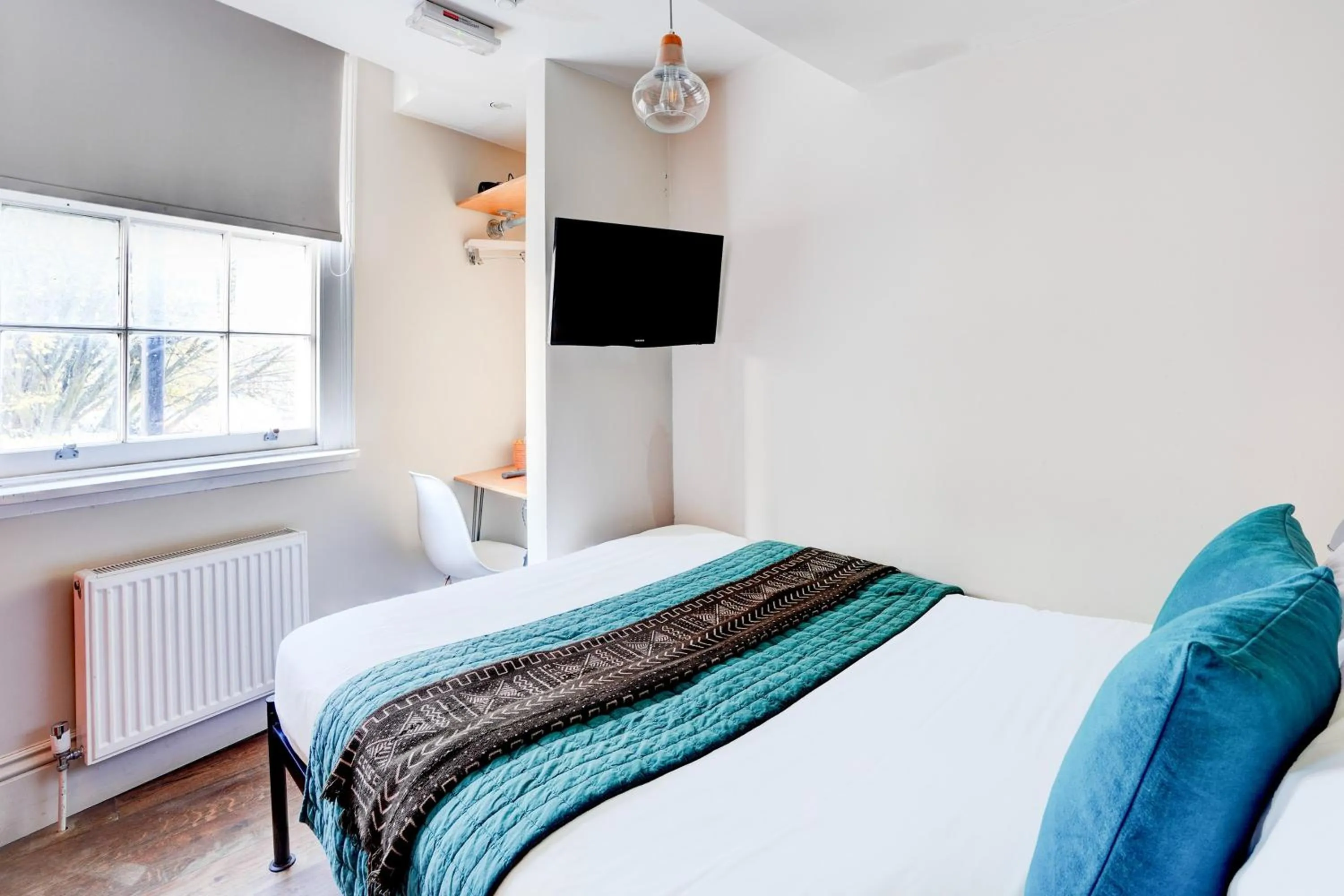 Bedroom, Bed in Dancenter Southwark Near London Bridge