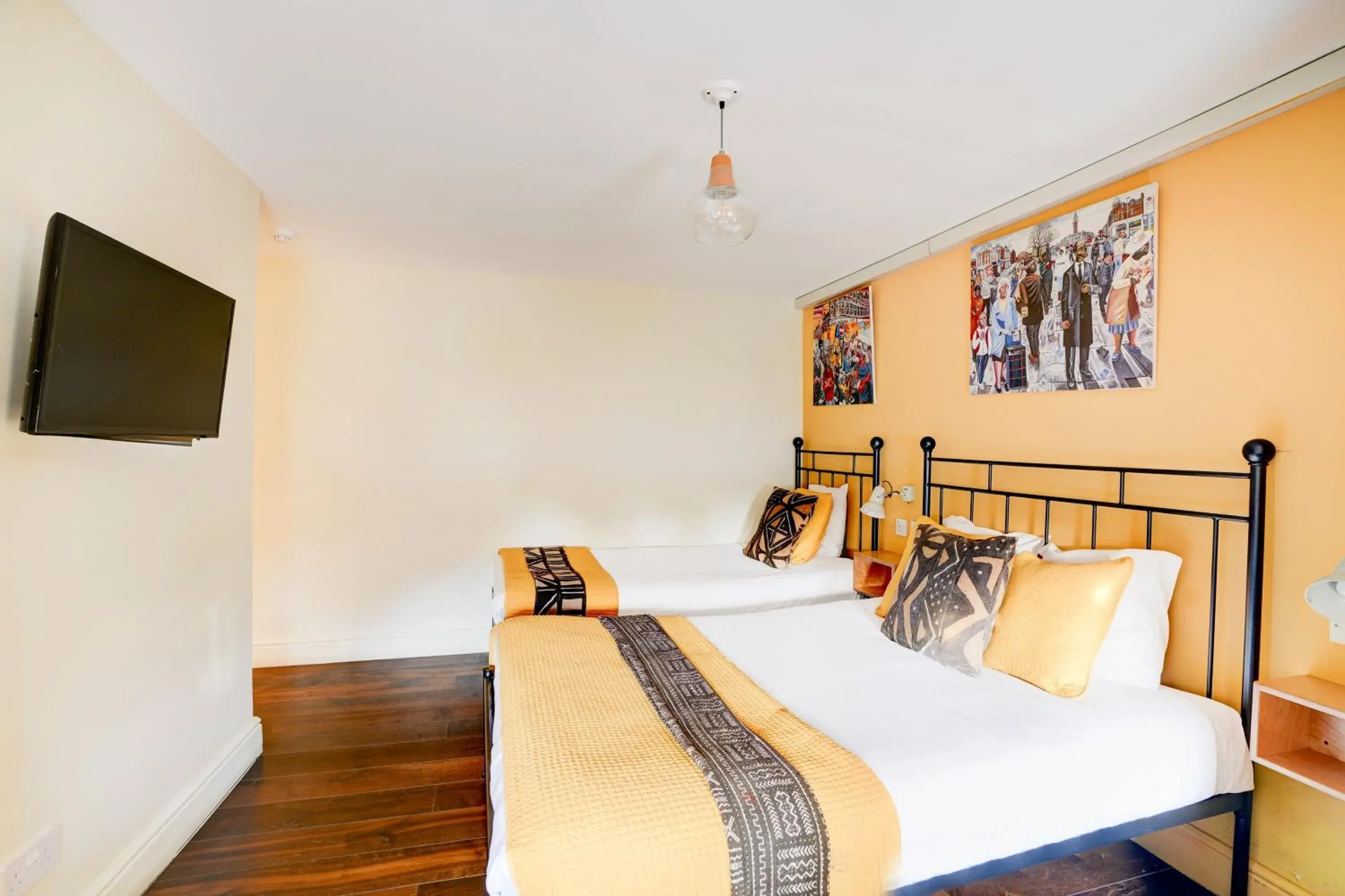 Standard Twin Room in Dancenter Southwark Near London Bridge Standard Twin Room in Dancenter Southwark Near London Bridge