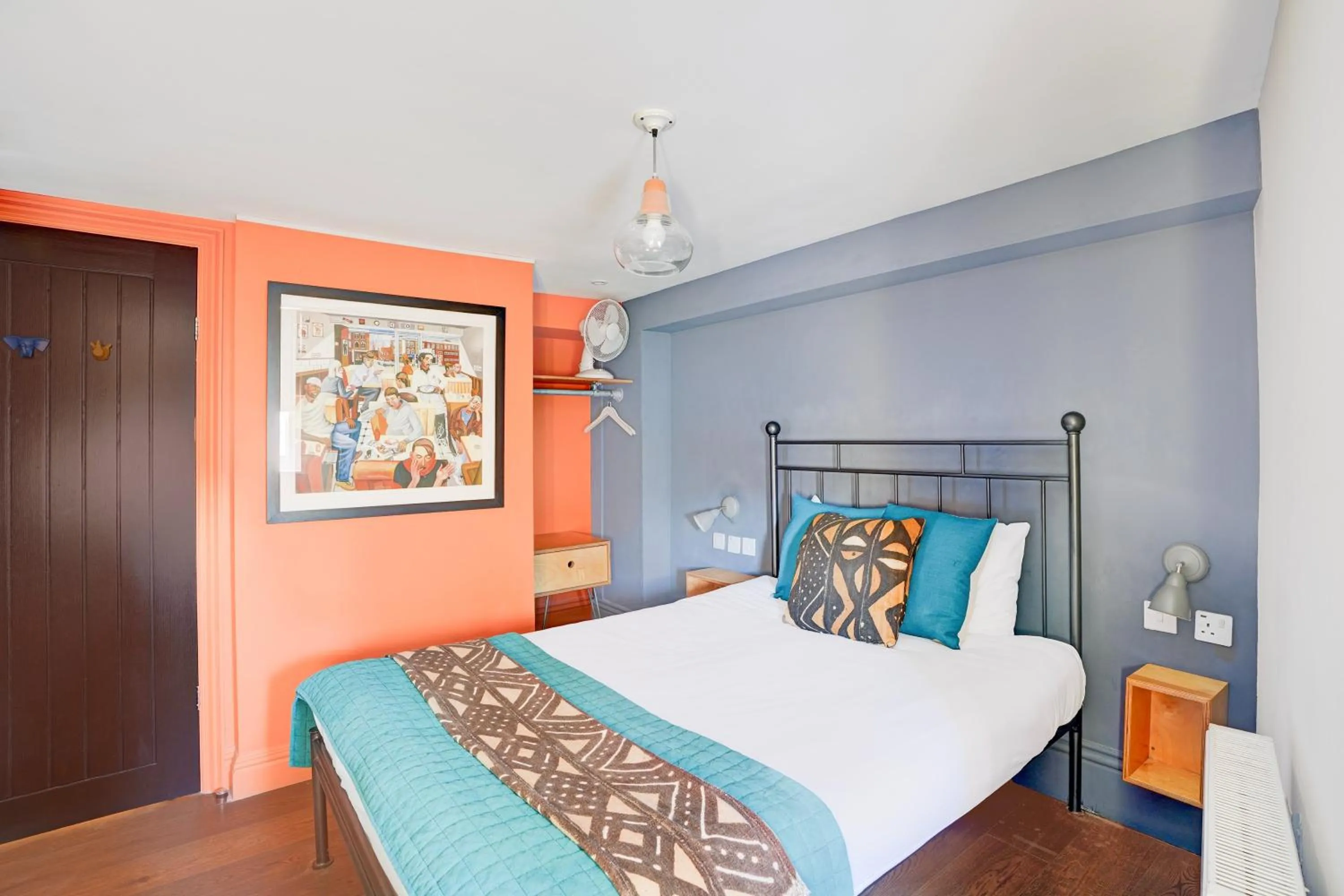 Bedroom, Bed in Dancenter Southwark Near London Bridge