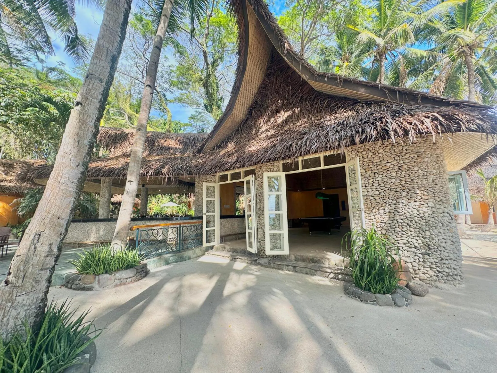 Lounge or bar in Coco Sunset Beach Resort