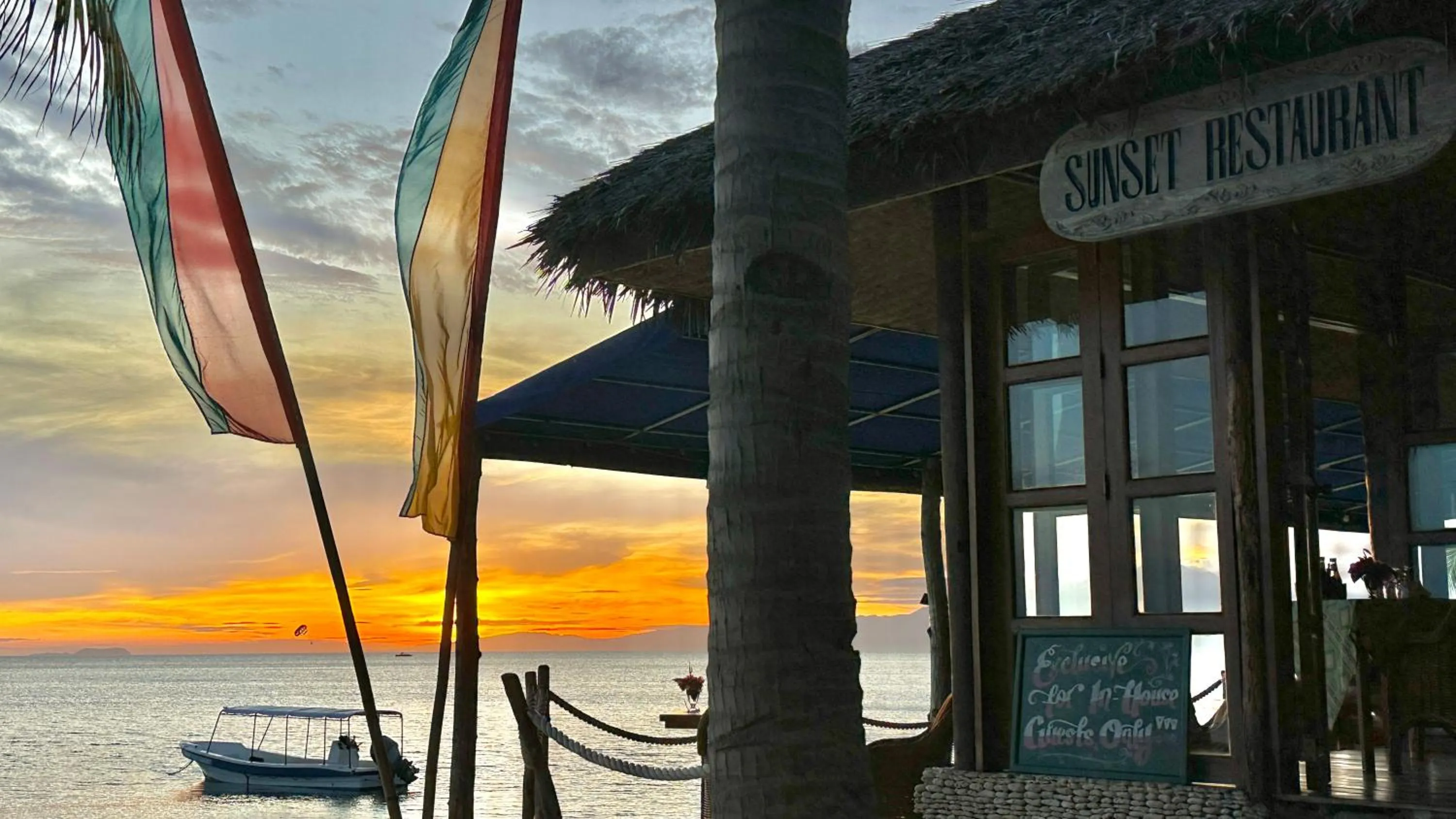 Restaurant/places to eat in Coco Sunset Beach Resort