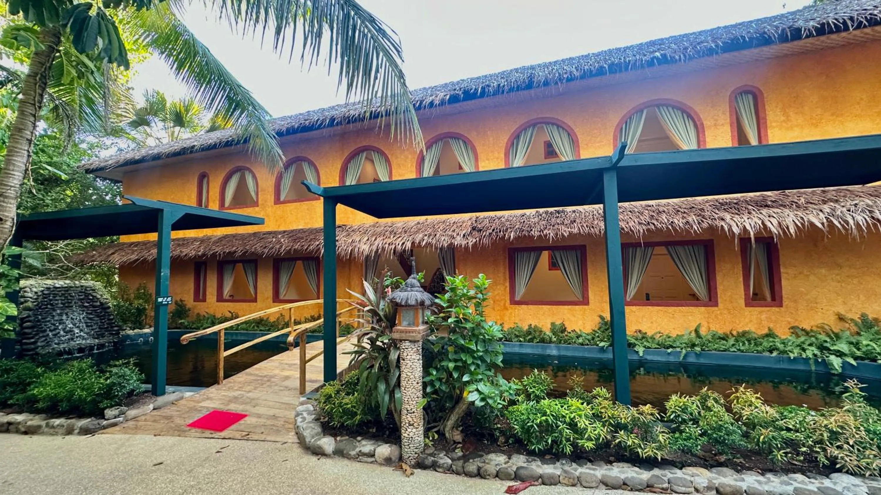 Property building in Coco Sunset Beach Resort