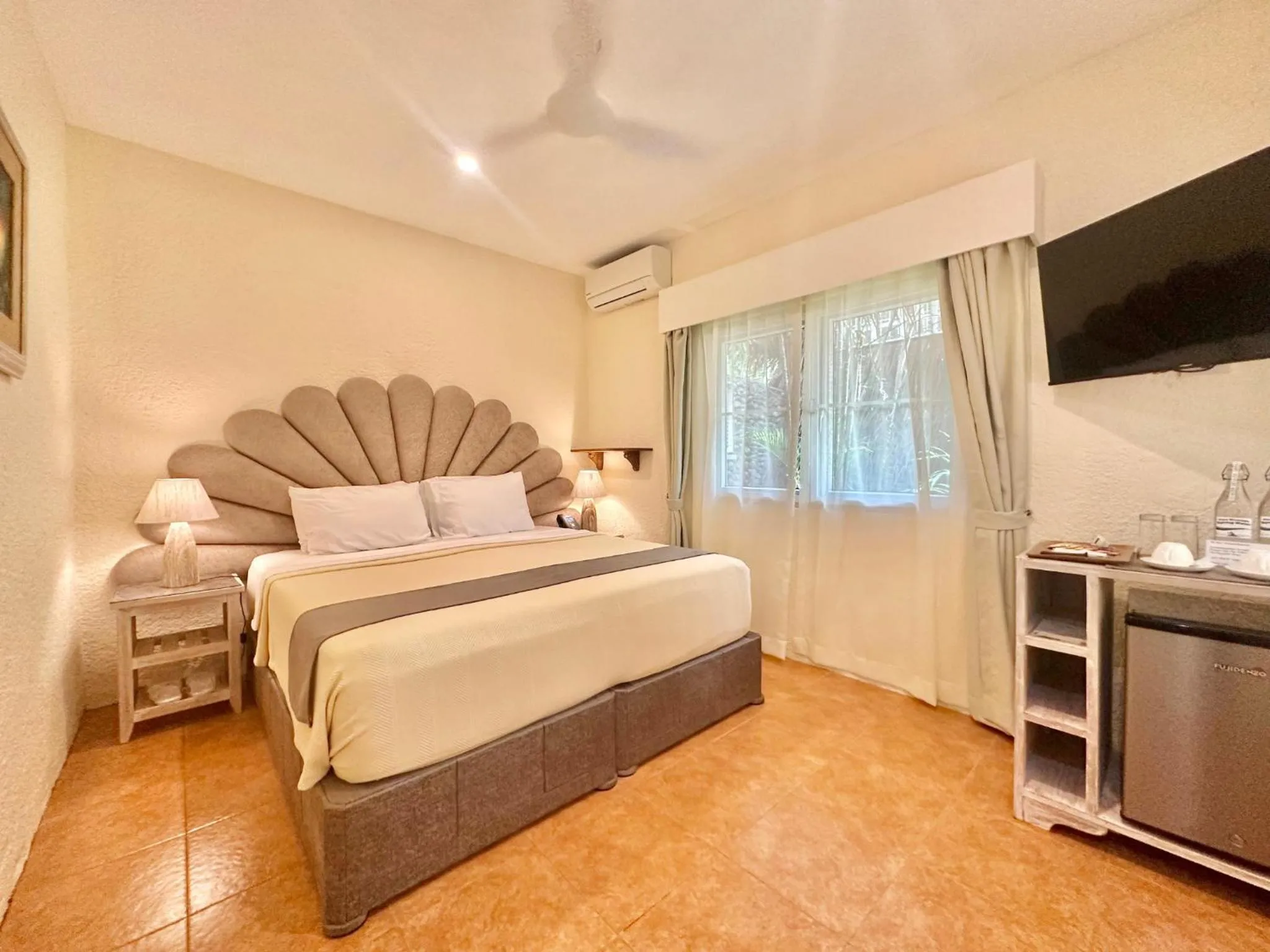 Bedroom, Bed in Coco Sunset Beach Resort