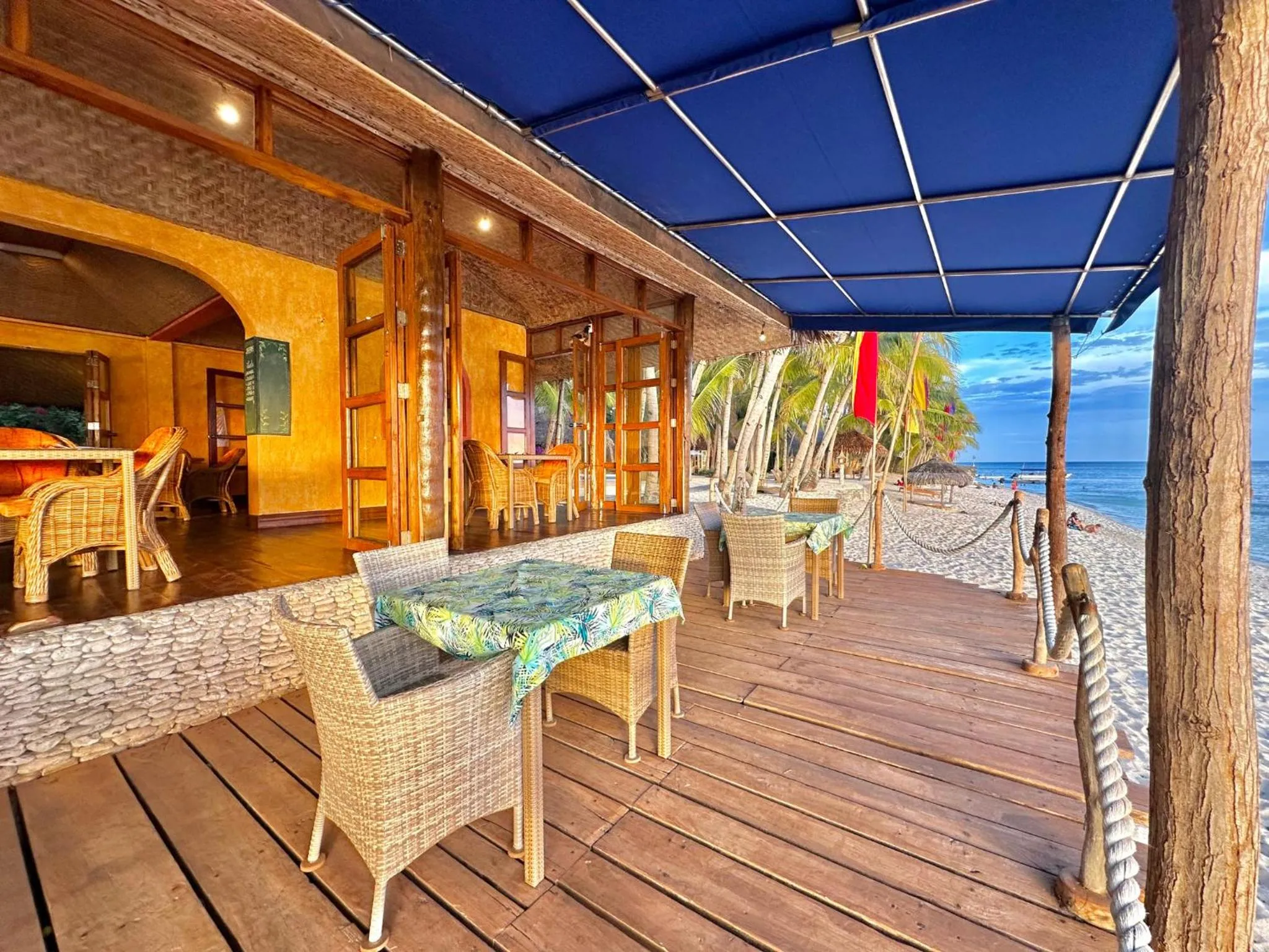 Restaurant/places to eat in Coco Sunset Beach Resort