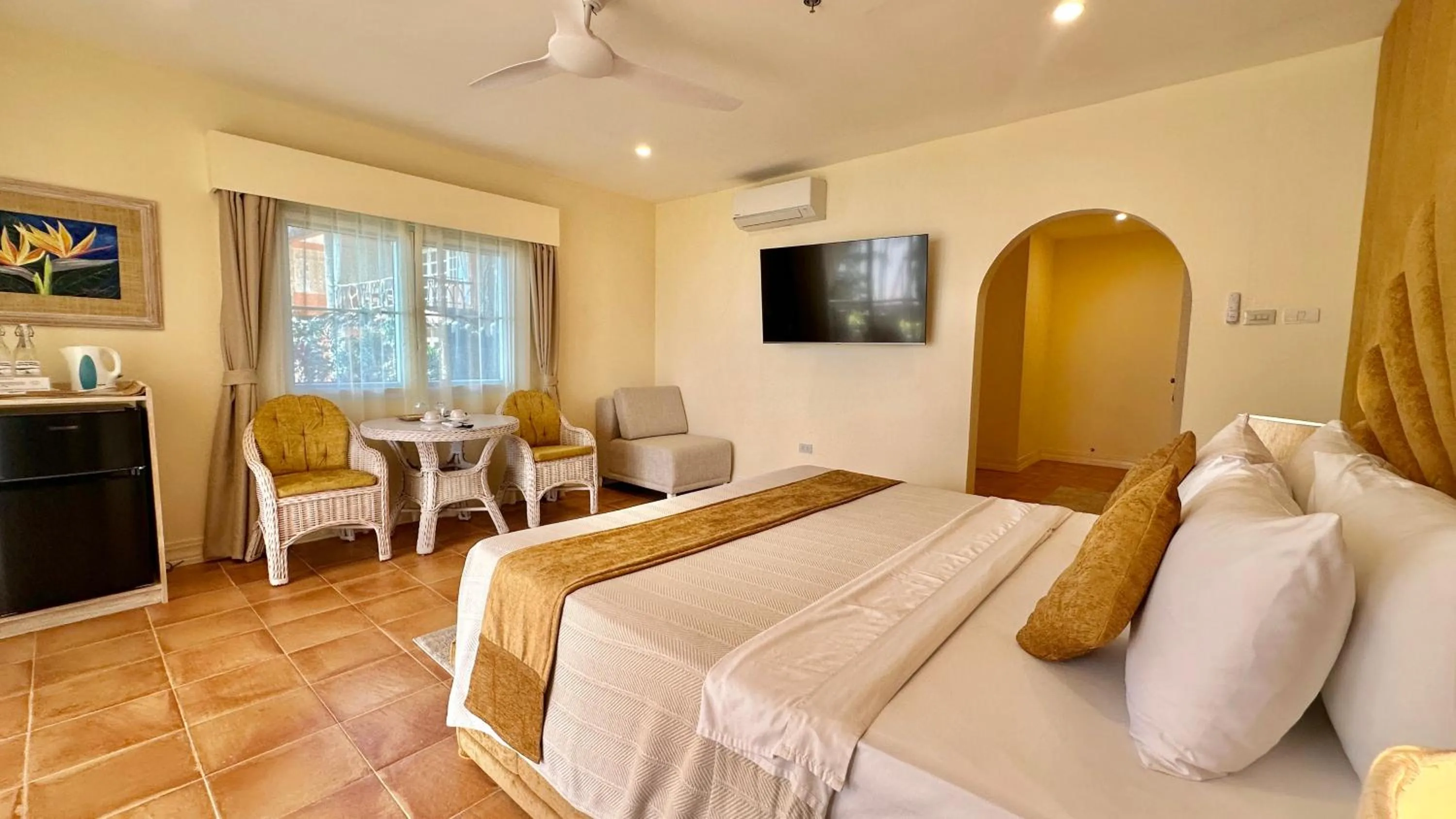 Bedroom, Bed in Coco Sunset Beach Resort