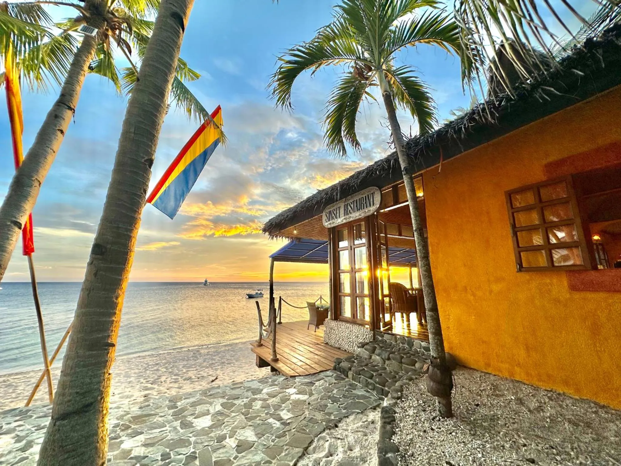 Restaurant/places to eat in Coco Sunset Beach Resort