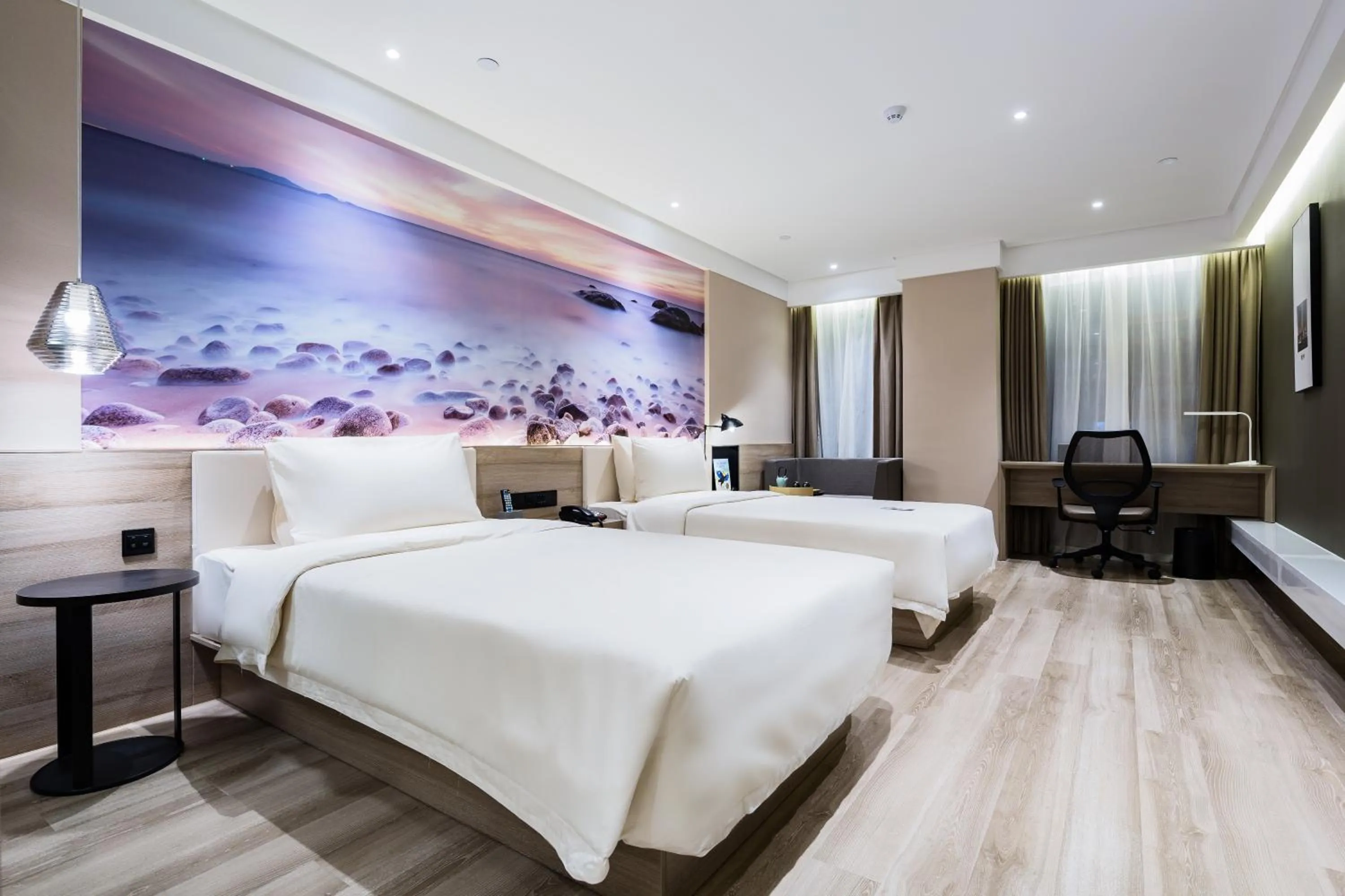 Photo of the whole room, Bed in Atour Hotel Qingdao May Fourth Square Yunxiao Road