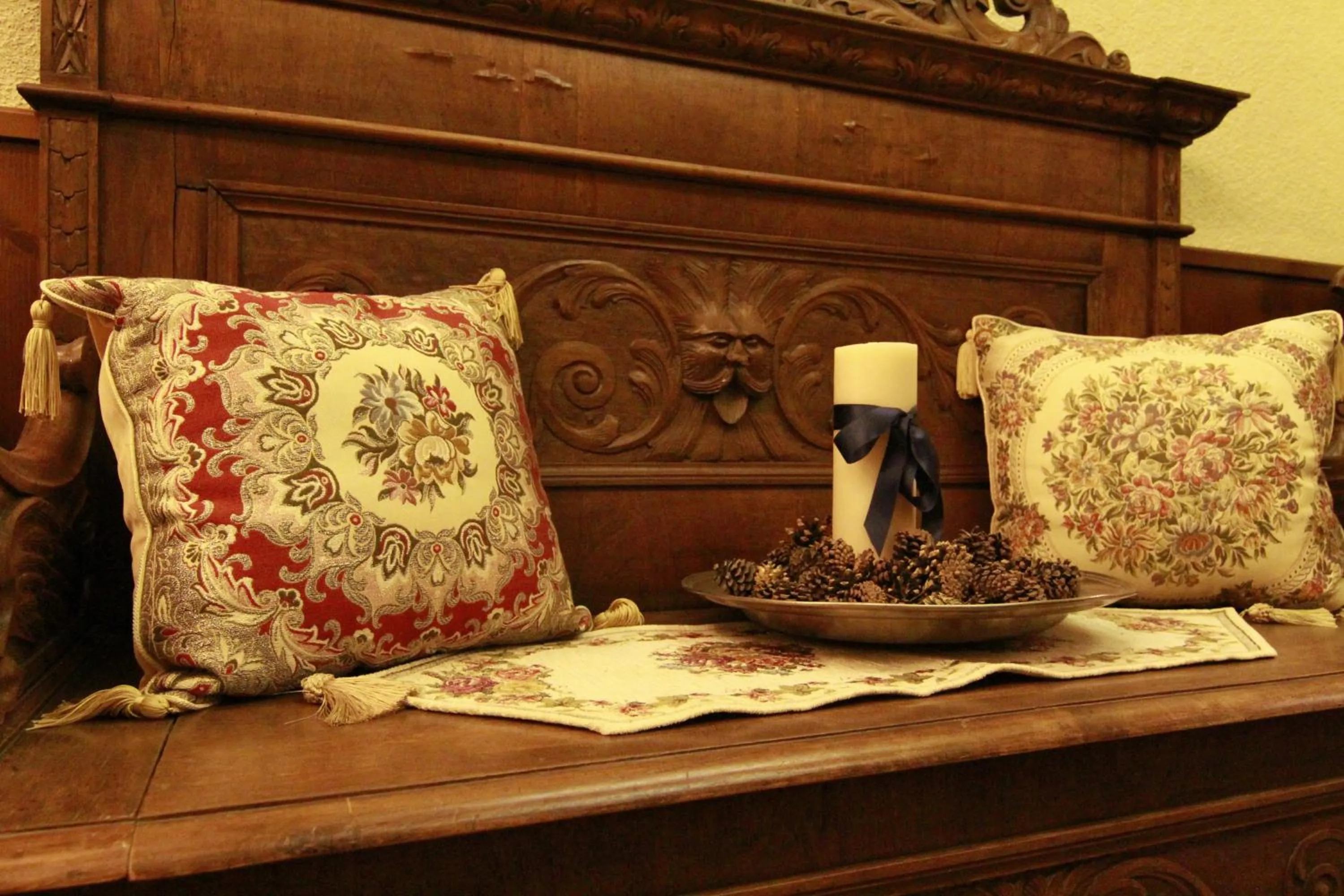 Decorative detail in G. Hotel Des Alpes (Classic since 1912)