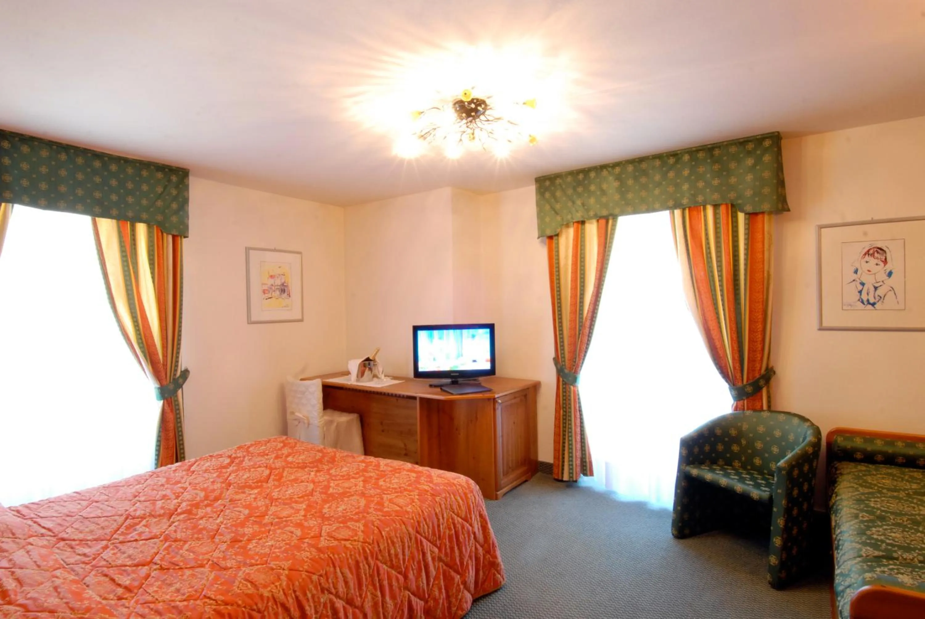 Photo of the whole room, Bed in G. Hotel Des Alpes (Classic since 1912)