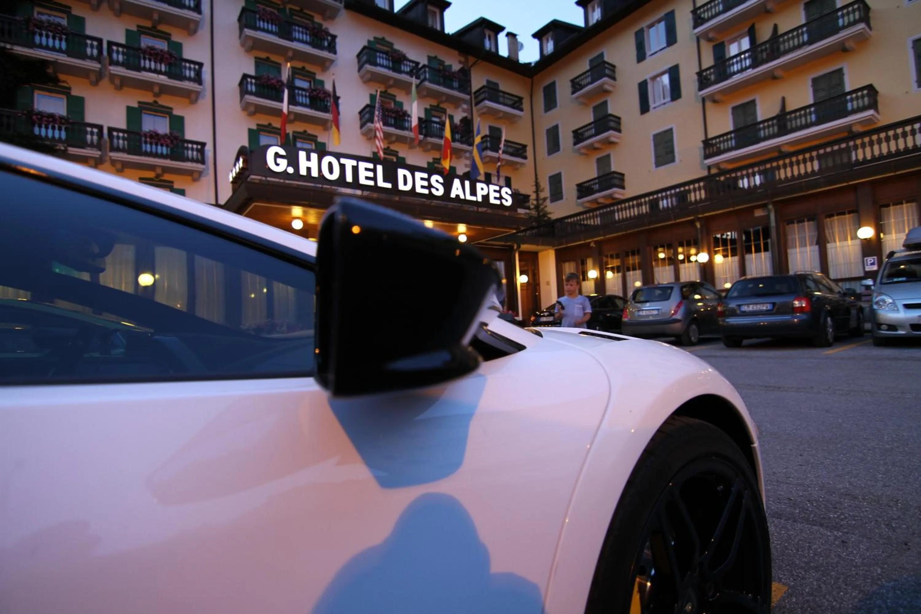 Facade/entrance in G. Hotel Des Alpes (Classic since 1912)