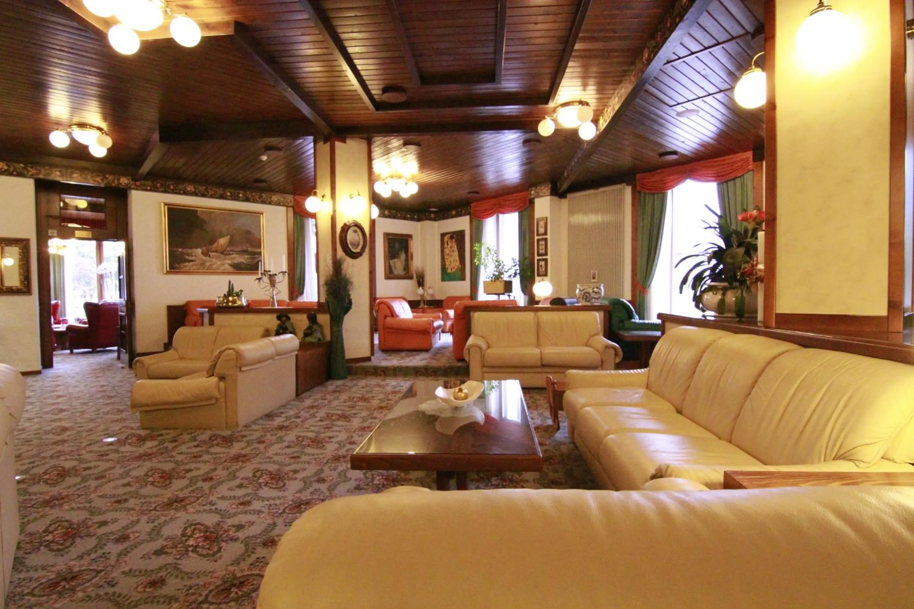 Lounge or bar in G. Hotel Des Alpes (Classic since 1912)