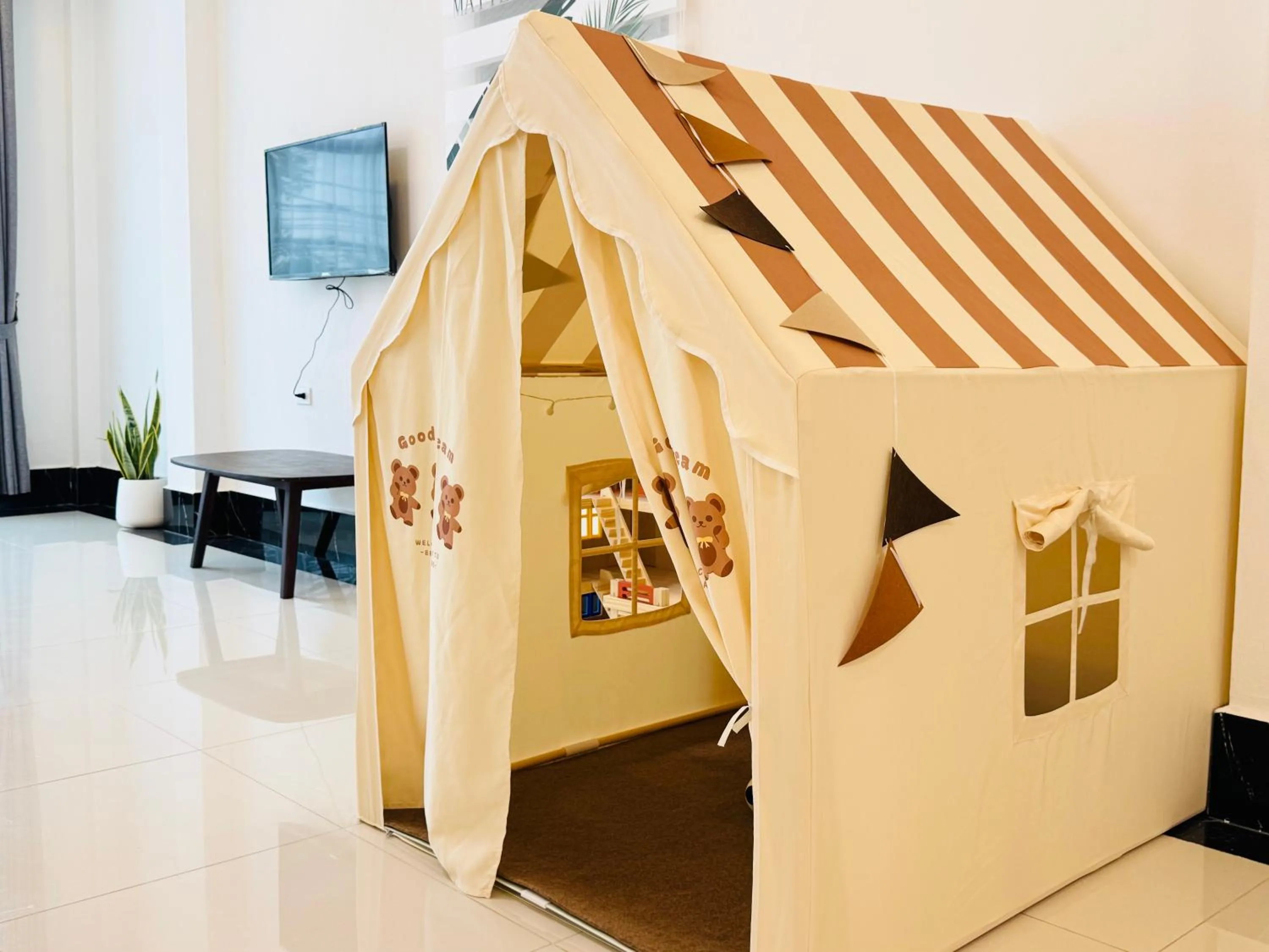 children in Vanida Hotel