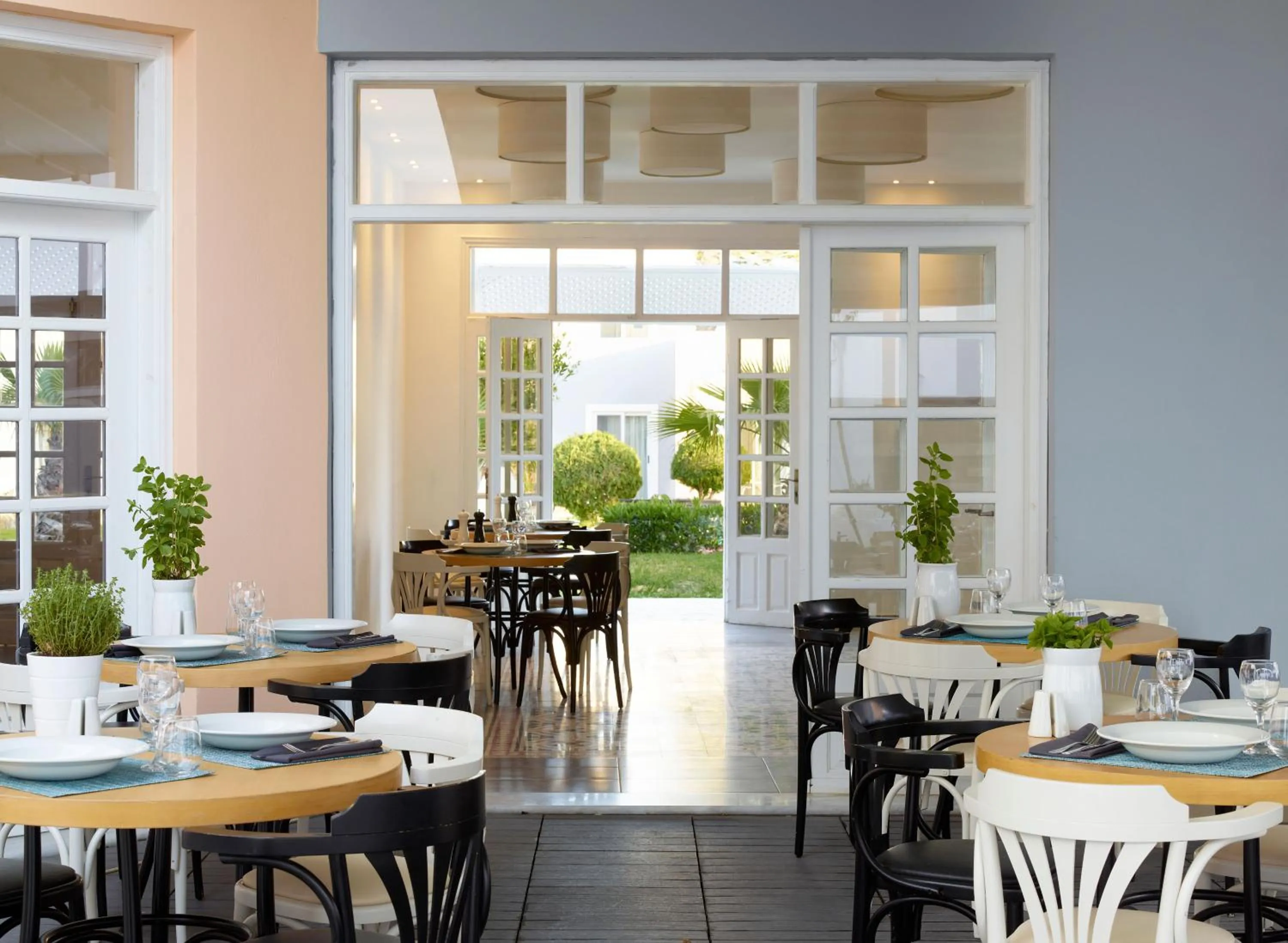 Restaurant/places to eat in Atlantica Marmari Beach