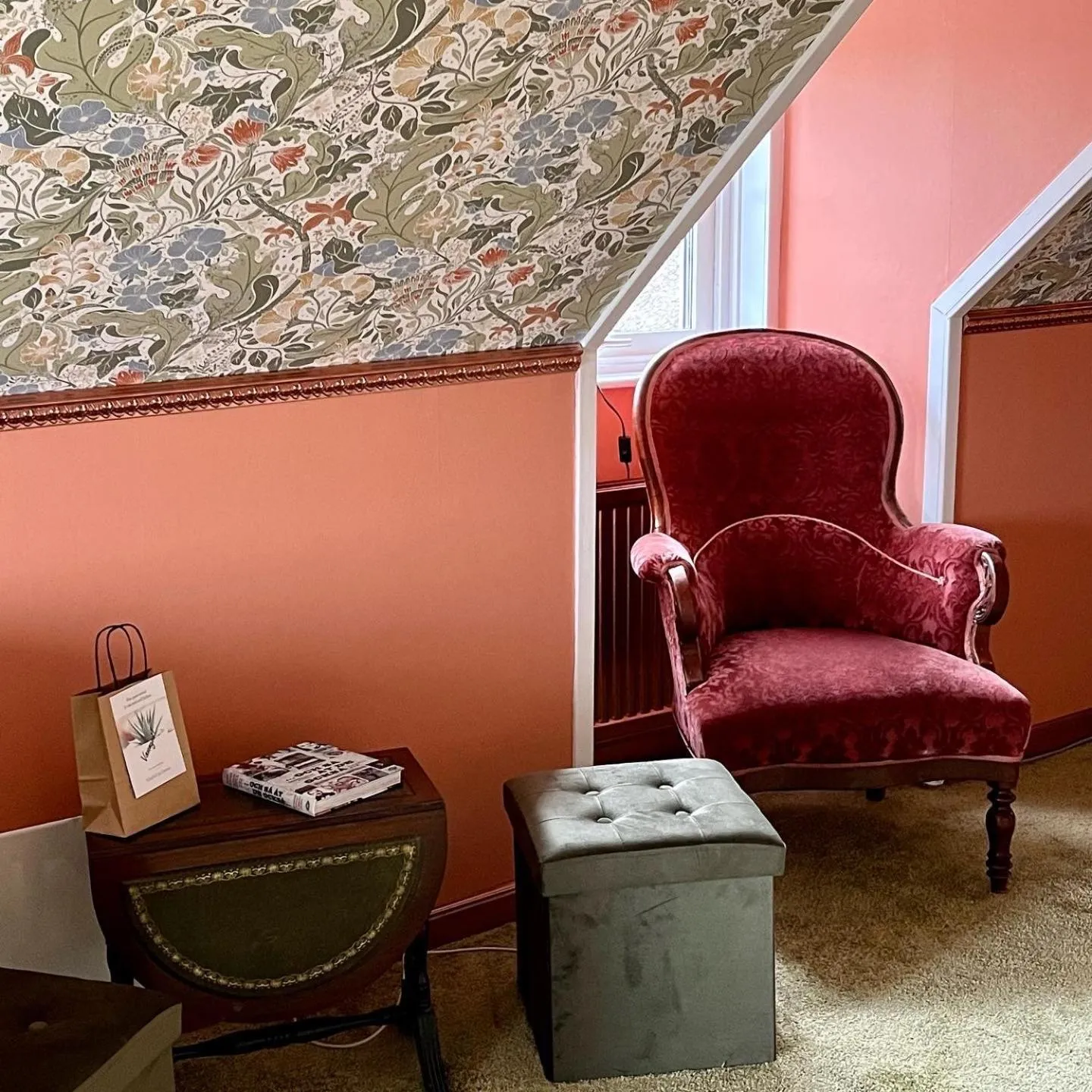 Seating area in Sydkustens at Pillehill