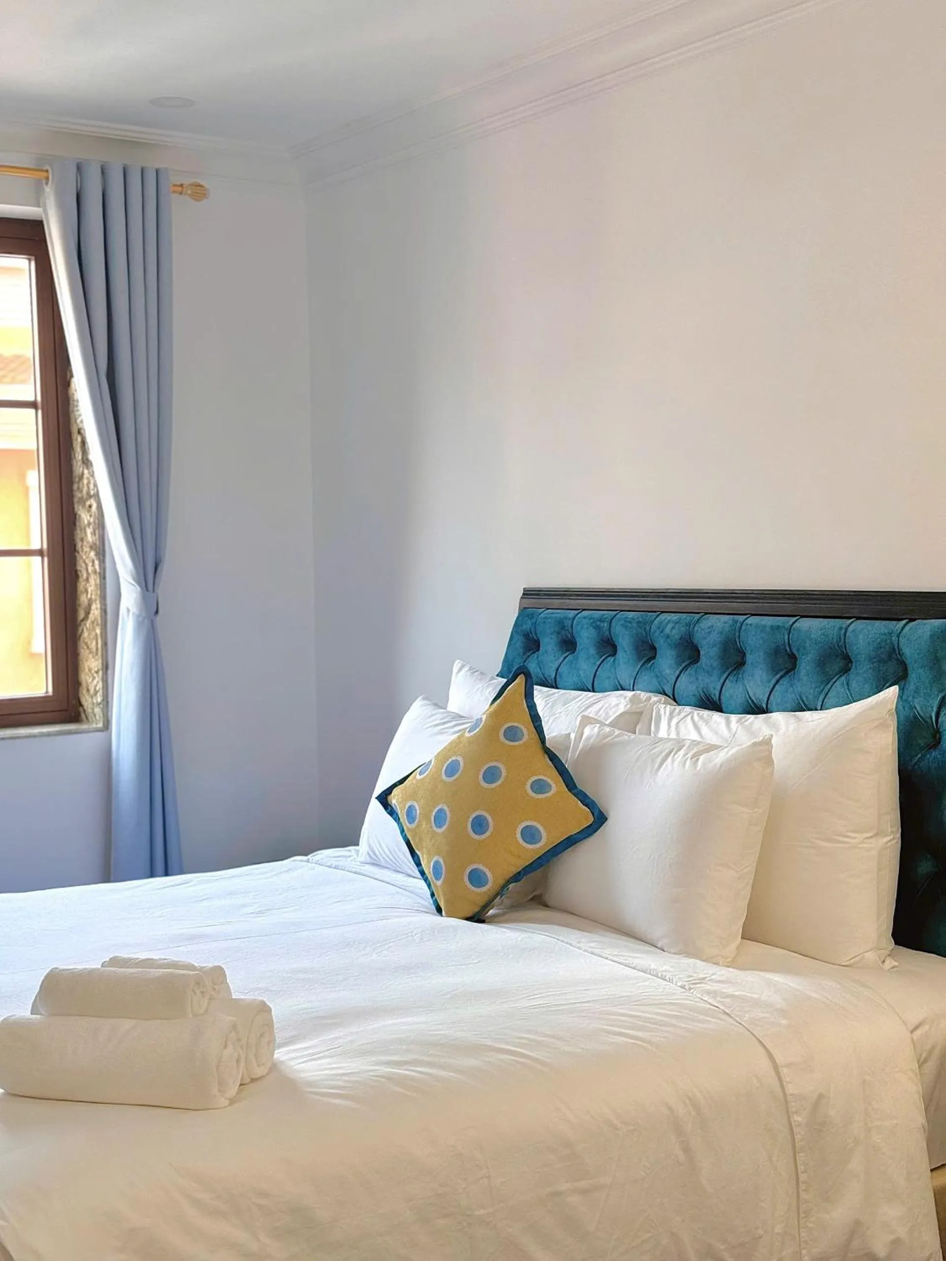 Bed in The Room Hotel - Starbucks