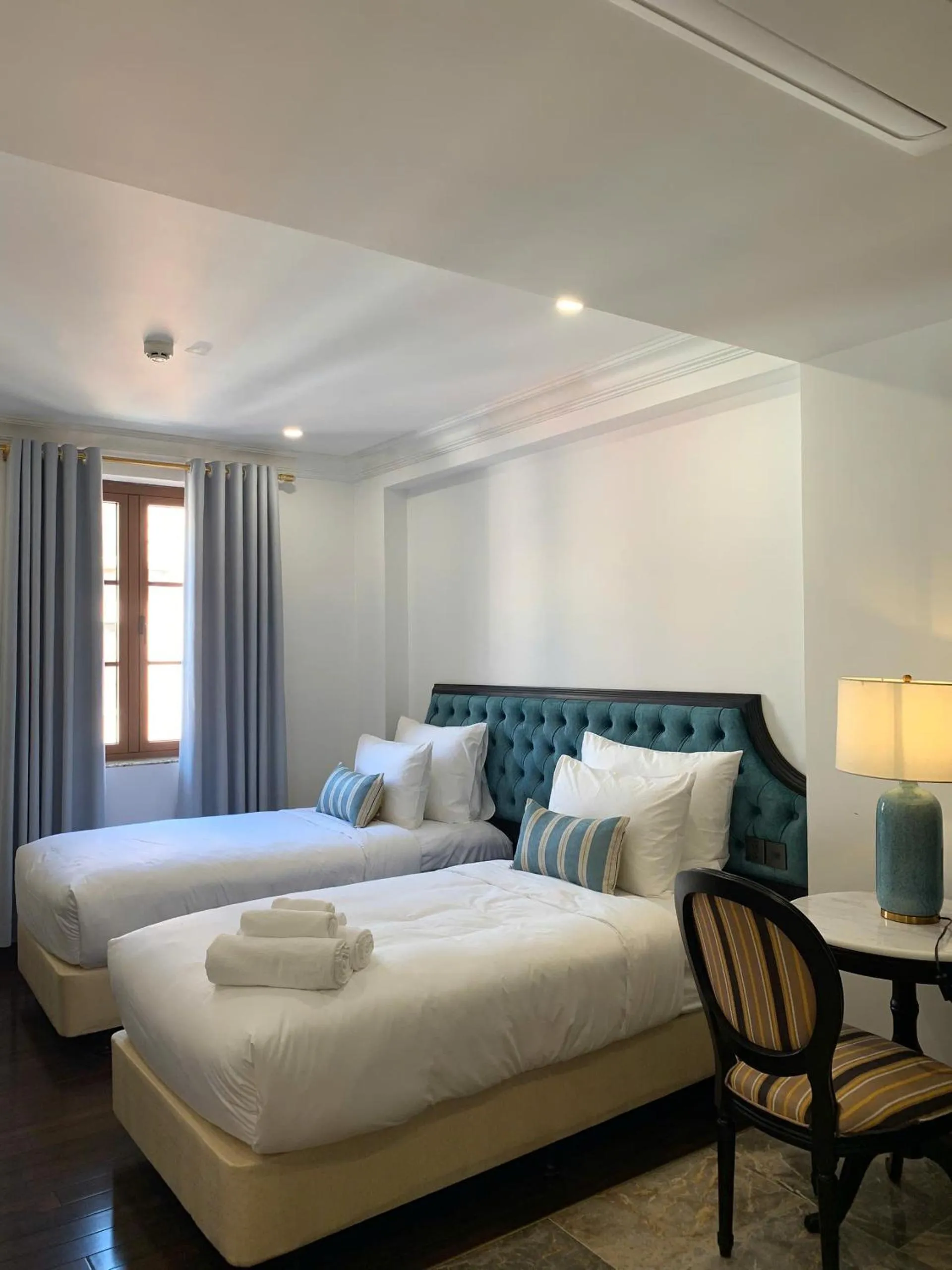 Bed in The Room Hotel - Starbucks