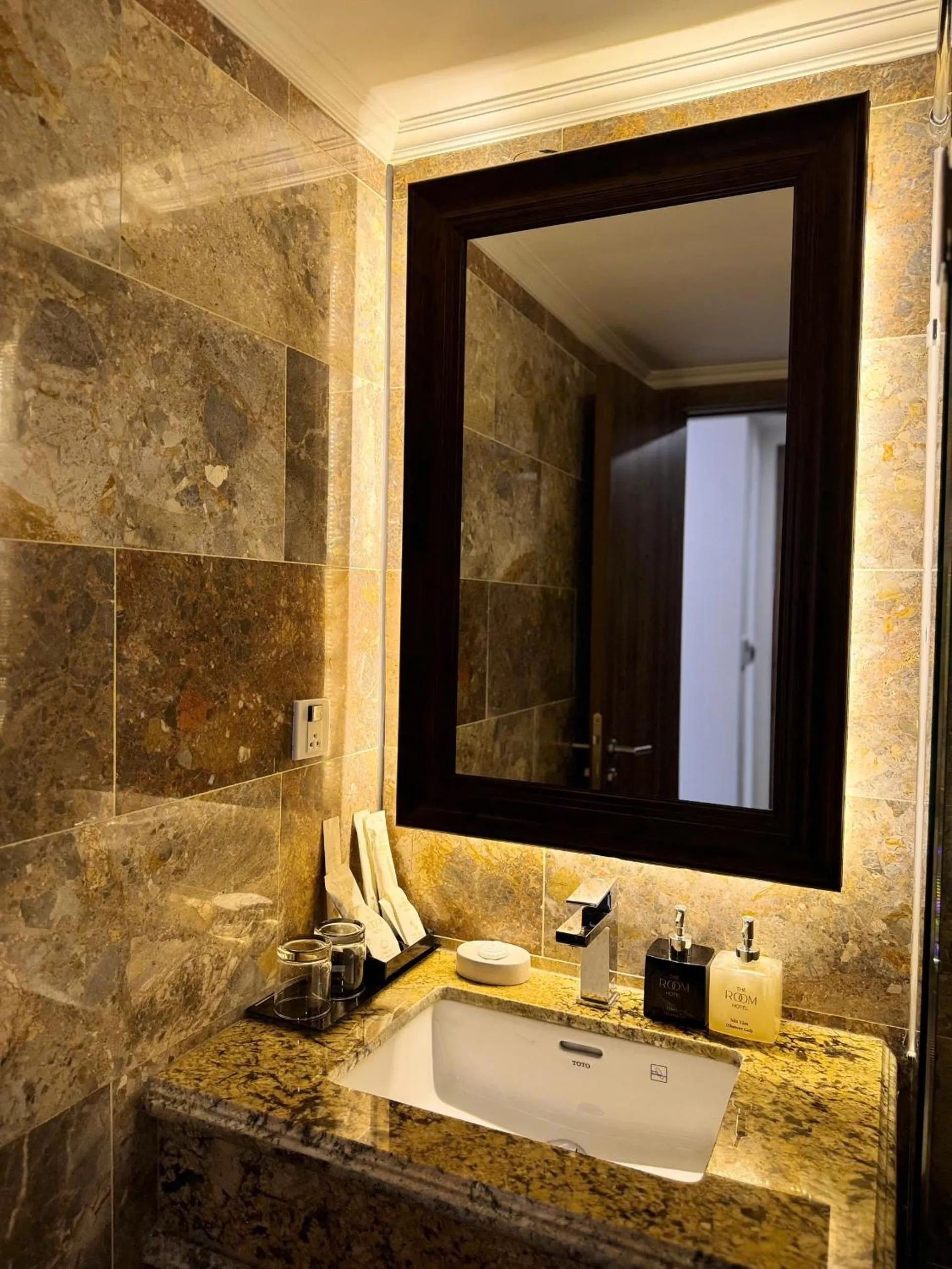 Shower in The Room Hotel - Starbucks