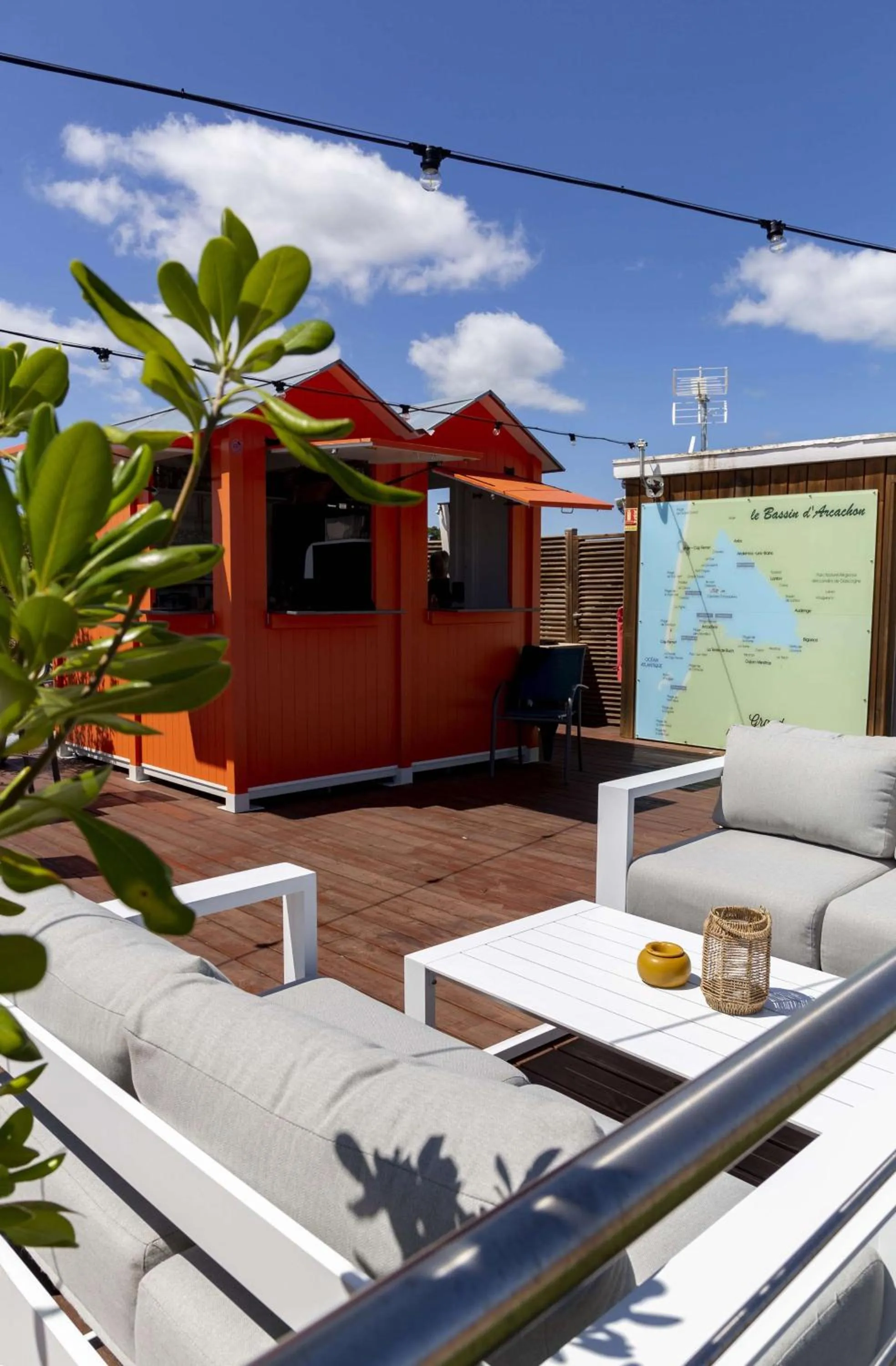 Lounge or bar in Best Western Arcachon Le Port