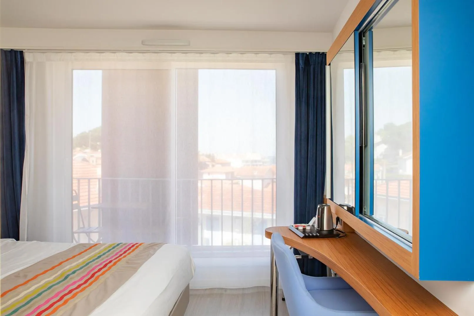 Bedroom, Bed in Best Western Arcachon Le Port