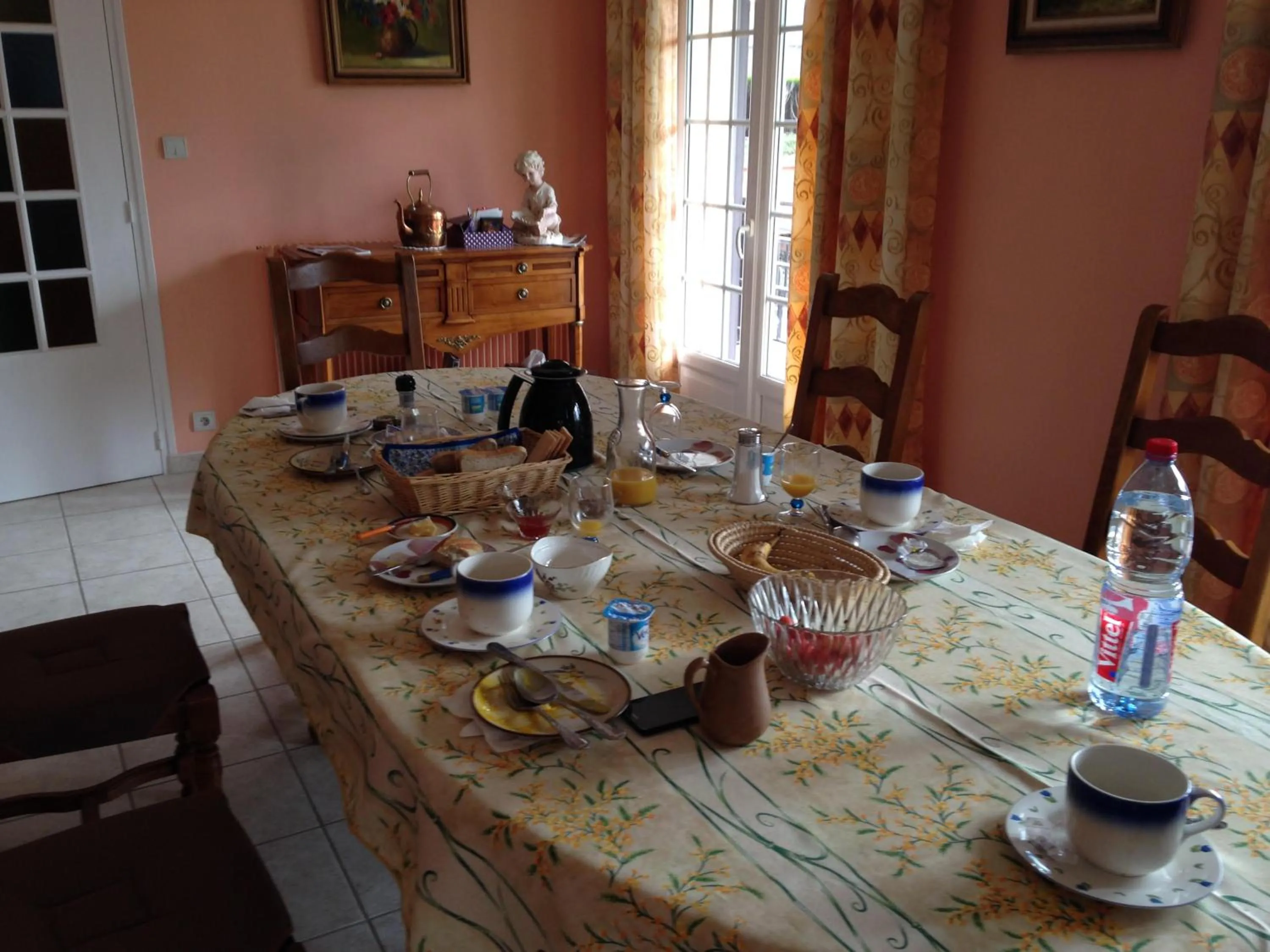 Continental breakfast in Le Franquevillette