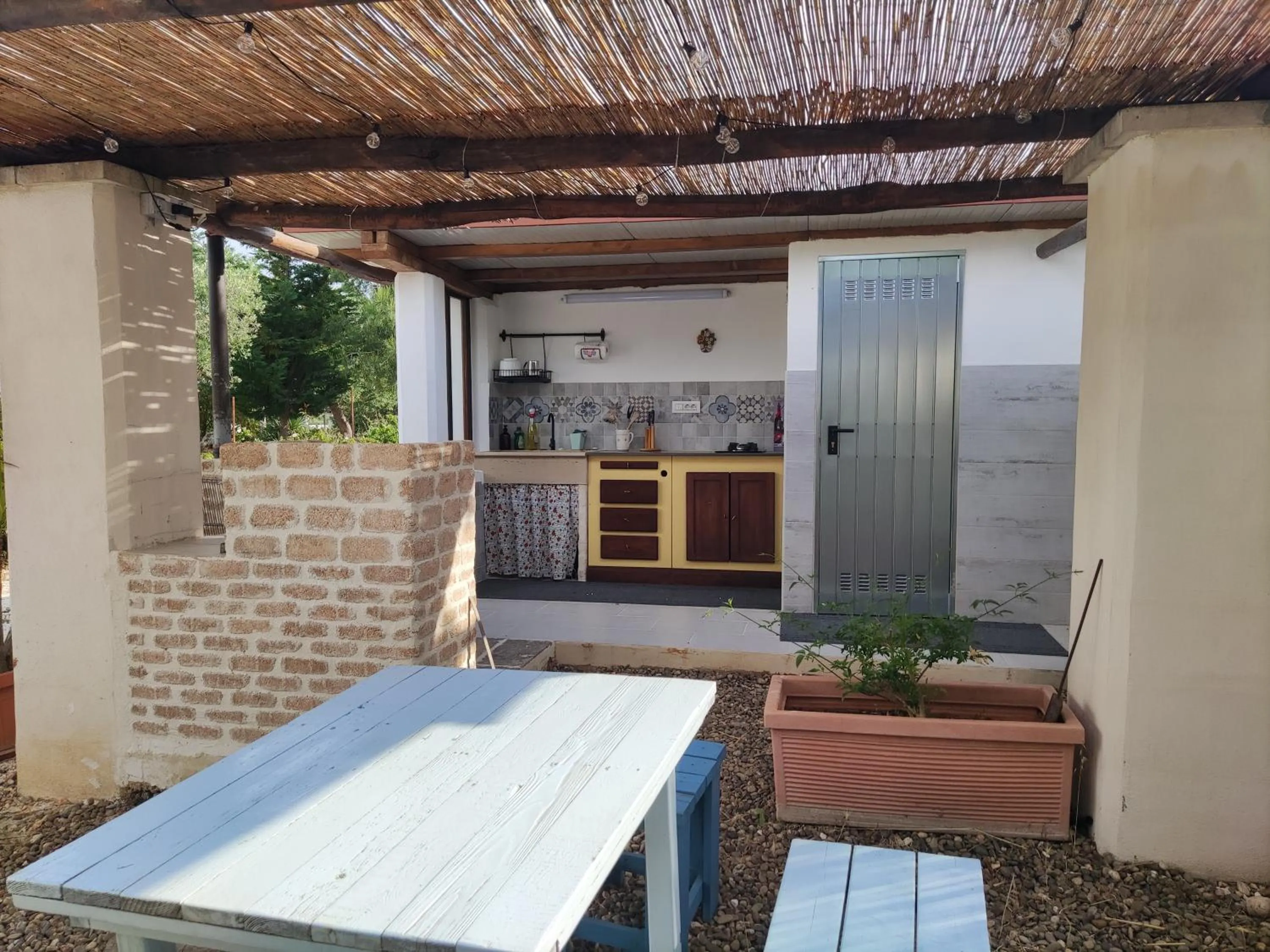 Communal kitchen in Villa Giulia B&B