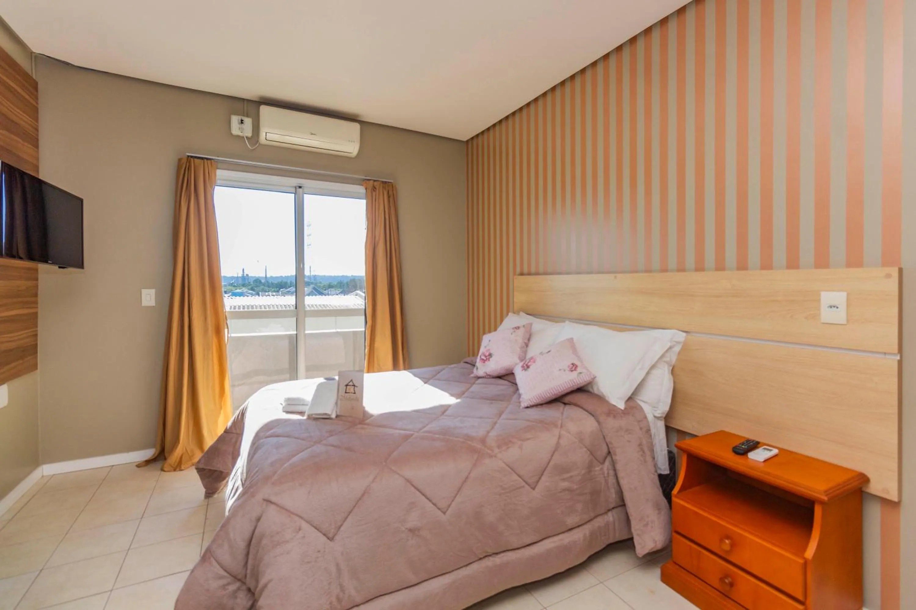 Swimming pool, Bed in Hotel Morada Del Este