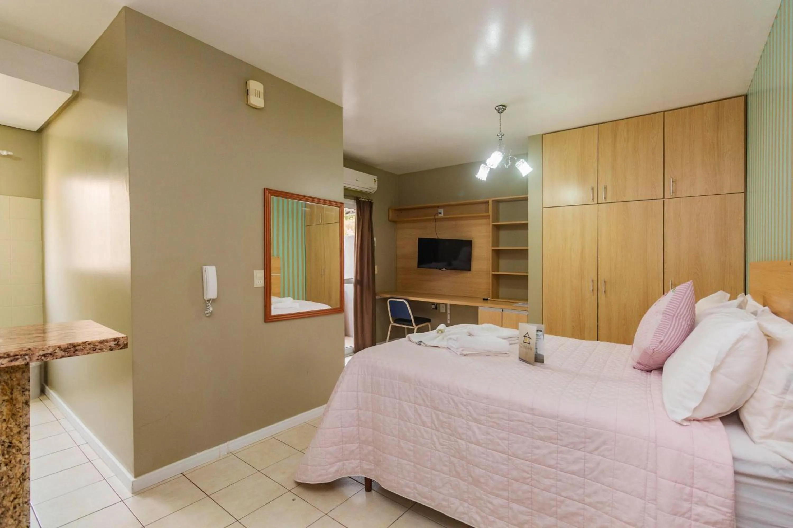 Swimming pool, Bed in Hotel Morada Del Este