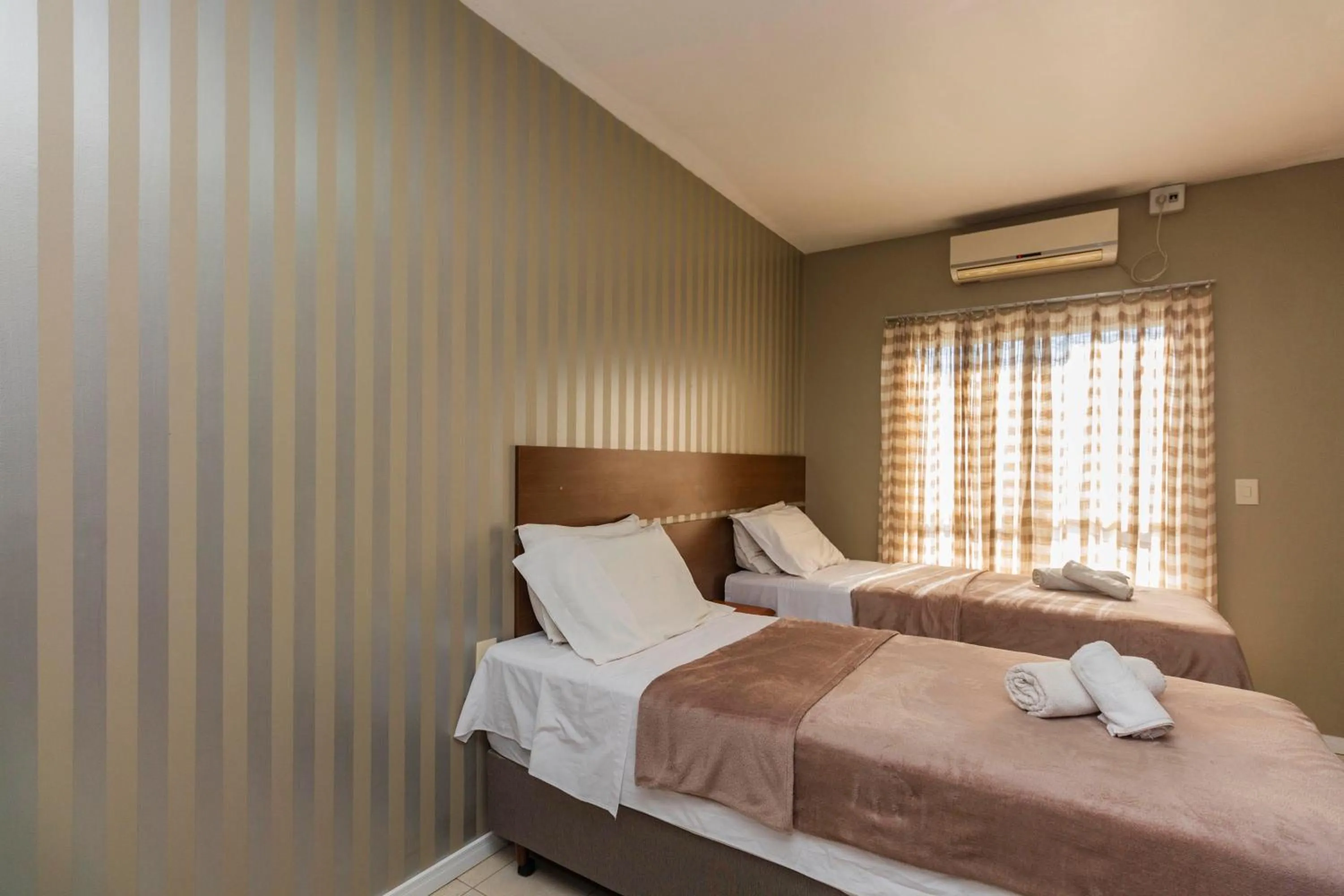 Swimming pool, Bed in Hotel Morada Del Este