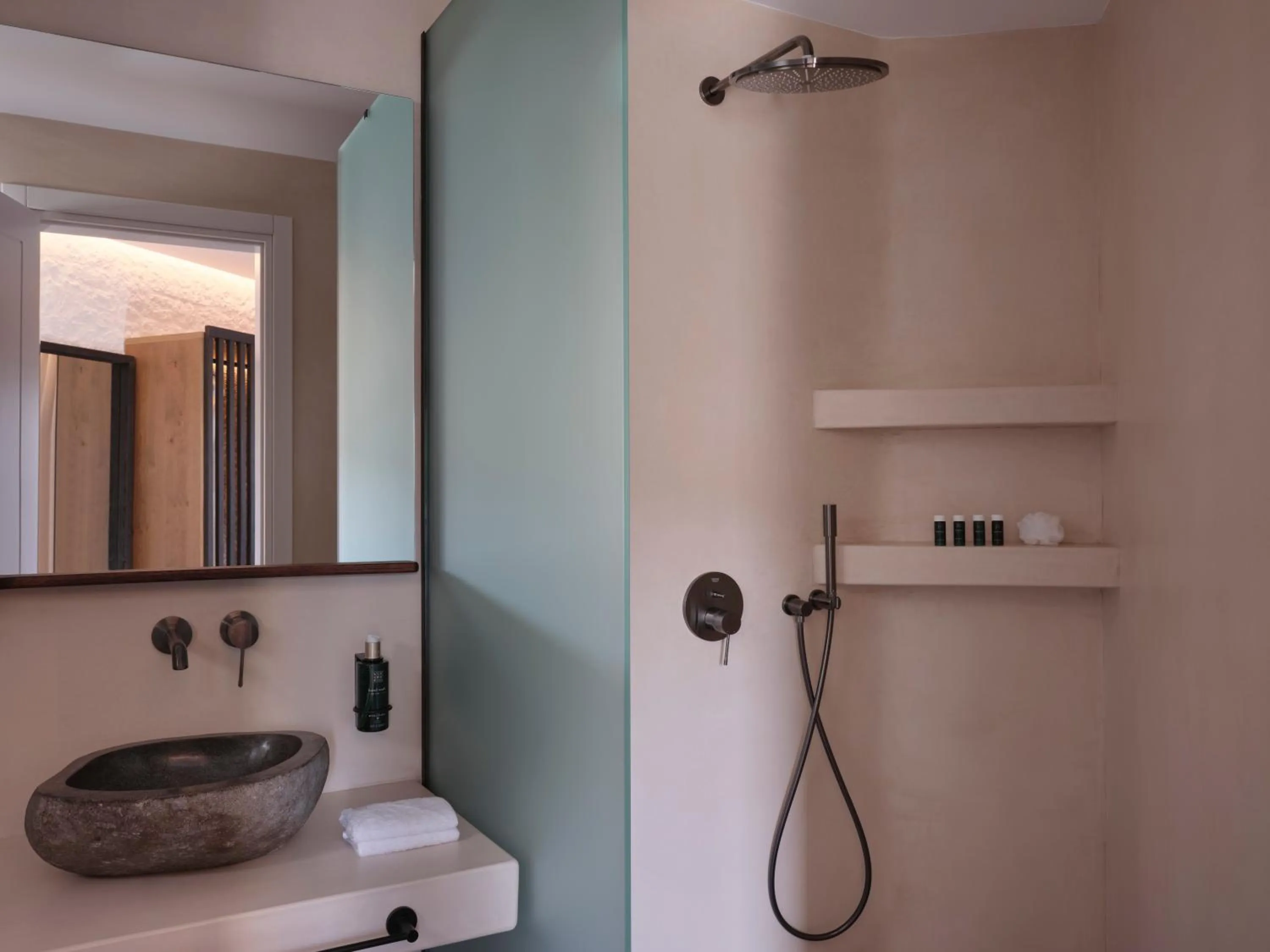 Shower in Kalea Mykonos