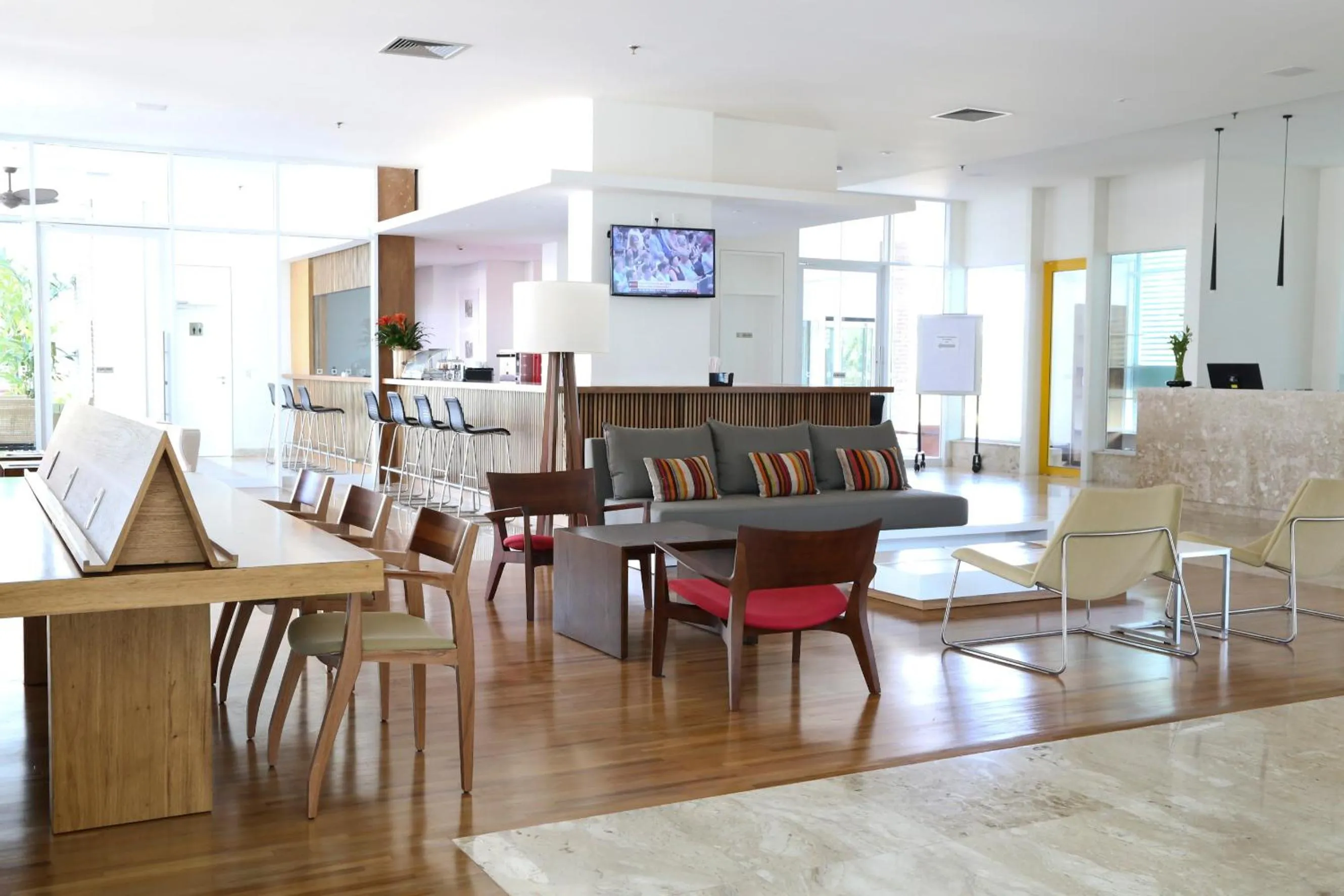 Communal lounge/ TV room in Vitória Hotel Convention Paulínia