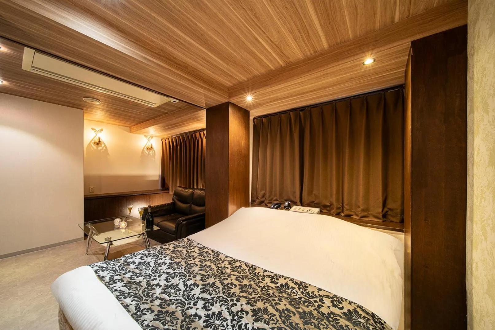 Bed in Hotel Trance (adult Only)