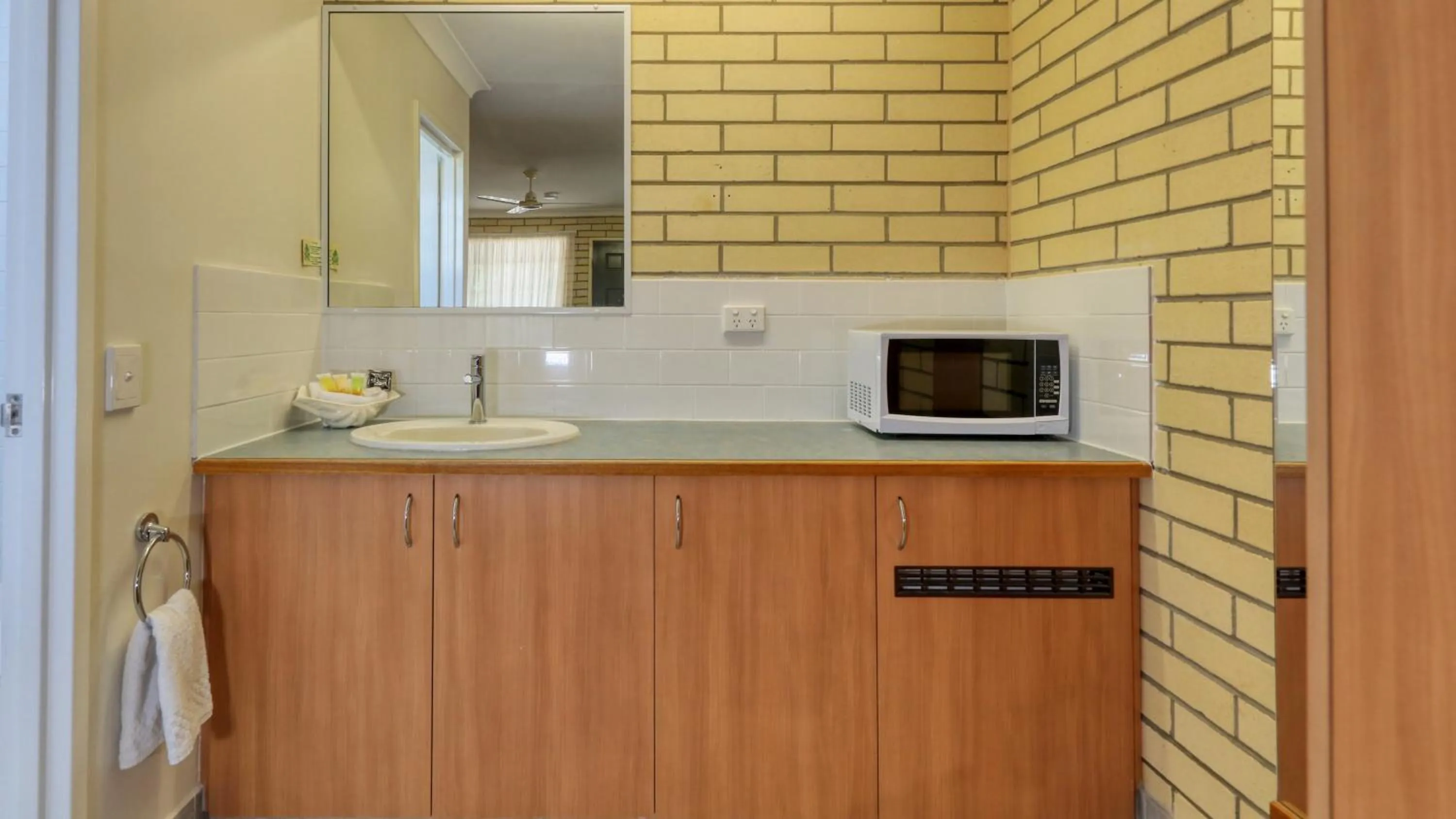 minibar in Riverland Motor Inn