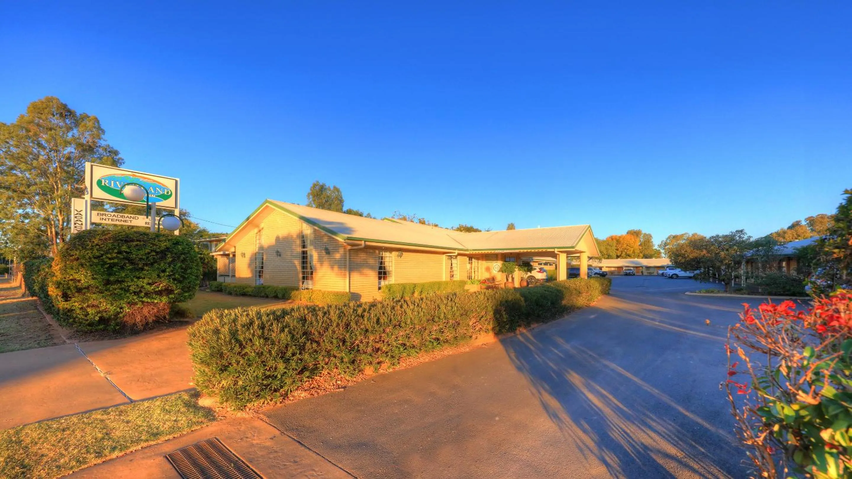Property building in Riverland Motor Inn