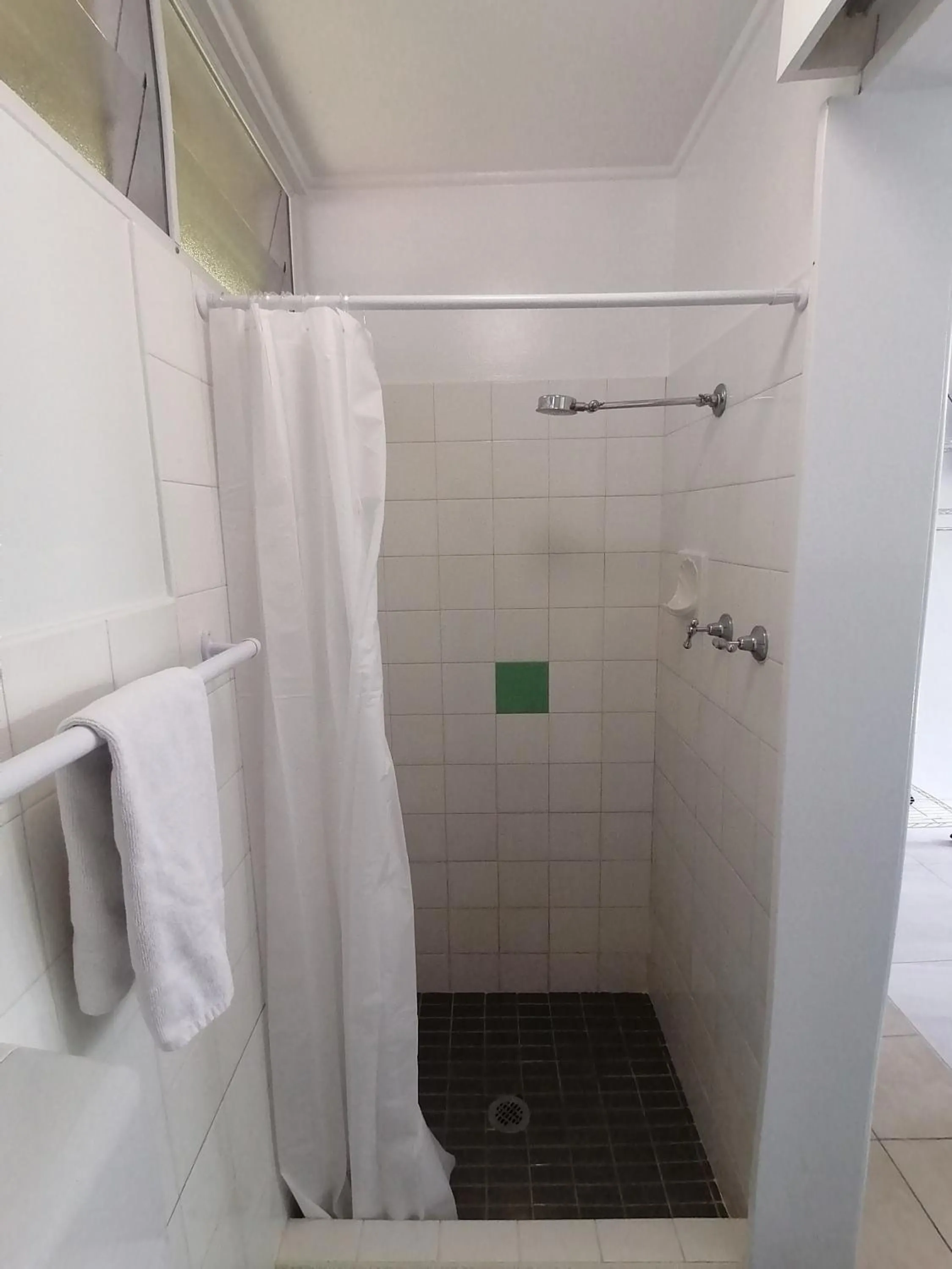 Bathroom in Park Beach Hotel Motel