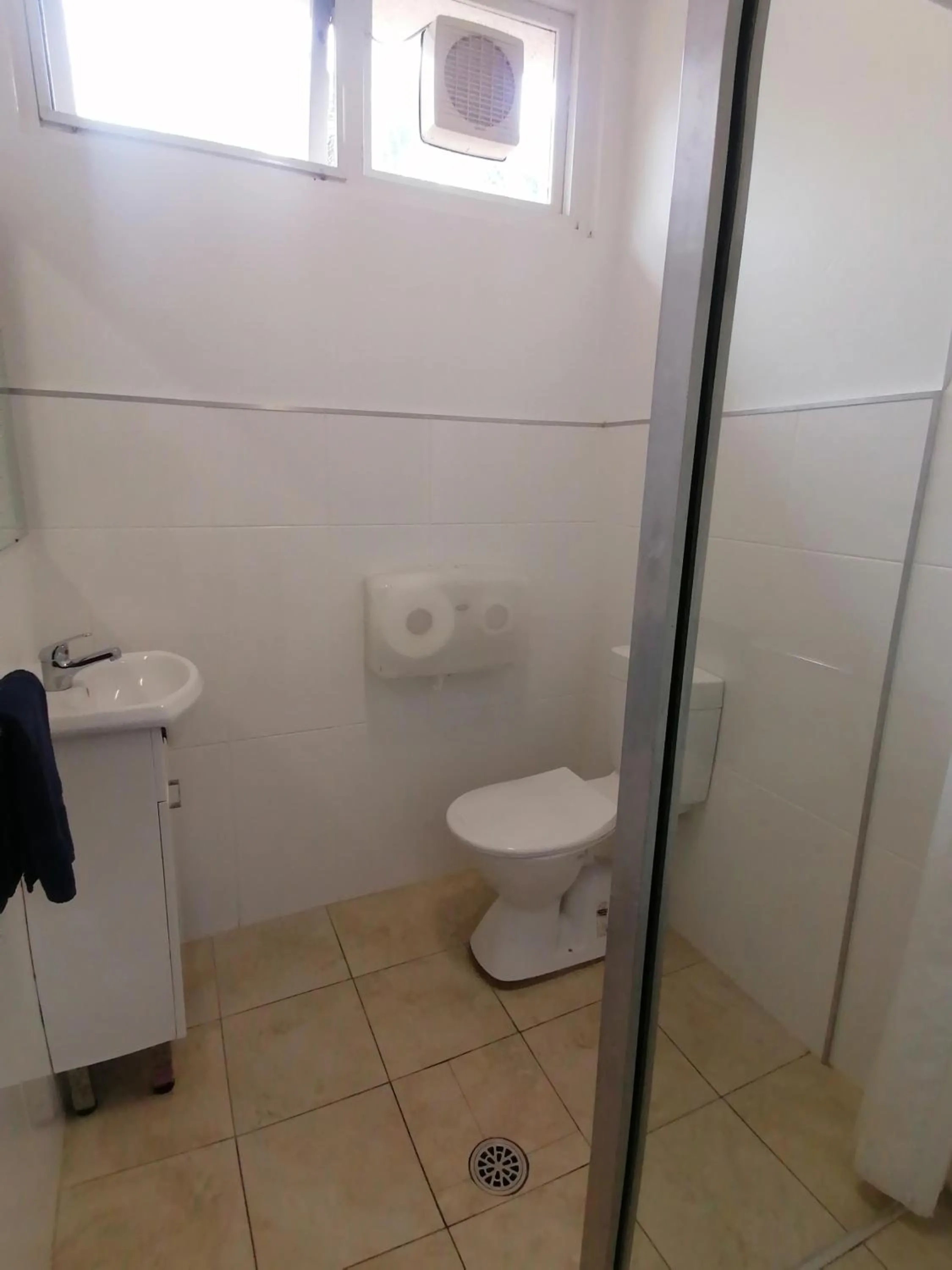 Bathroom in Park Beach Hotel Motel