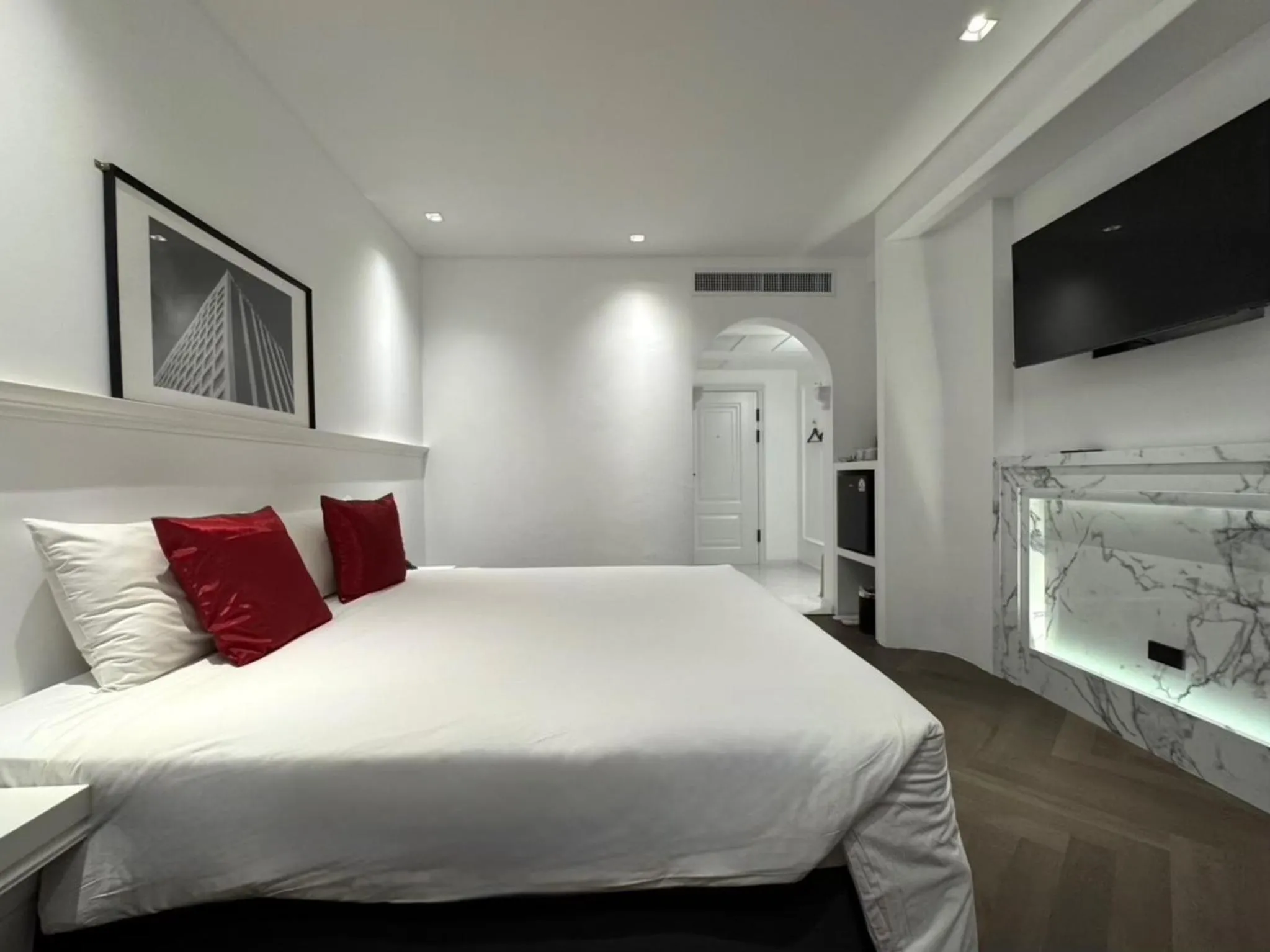 Bedroom, Bed in Elizabeth Hotel