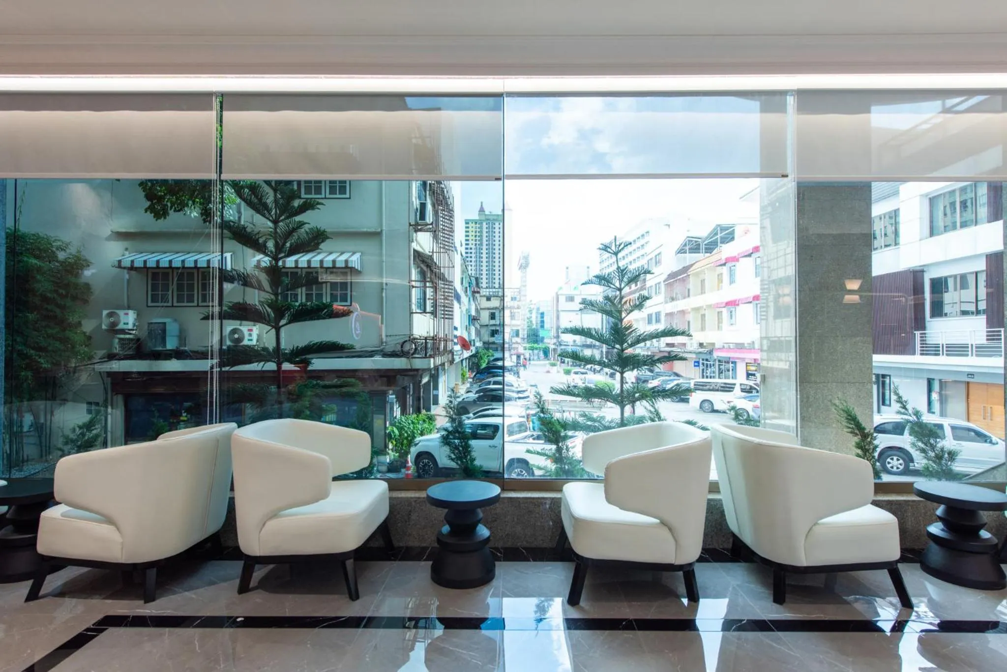 Communal lounge/ TV room in Elizabeth Hotel