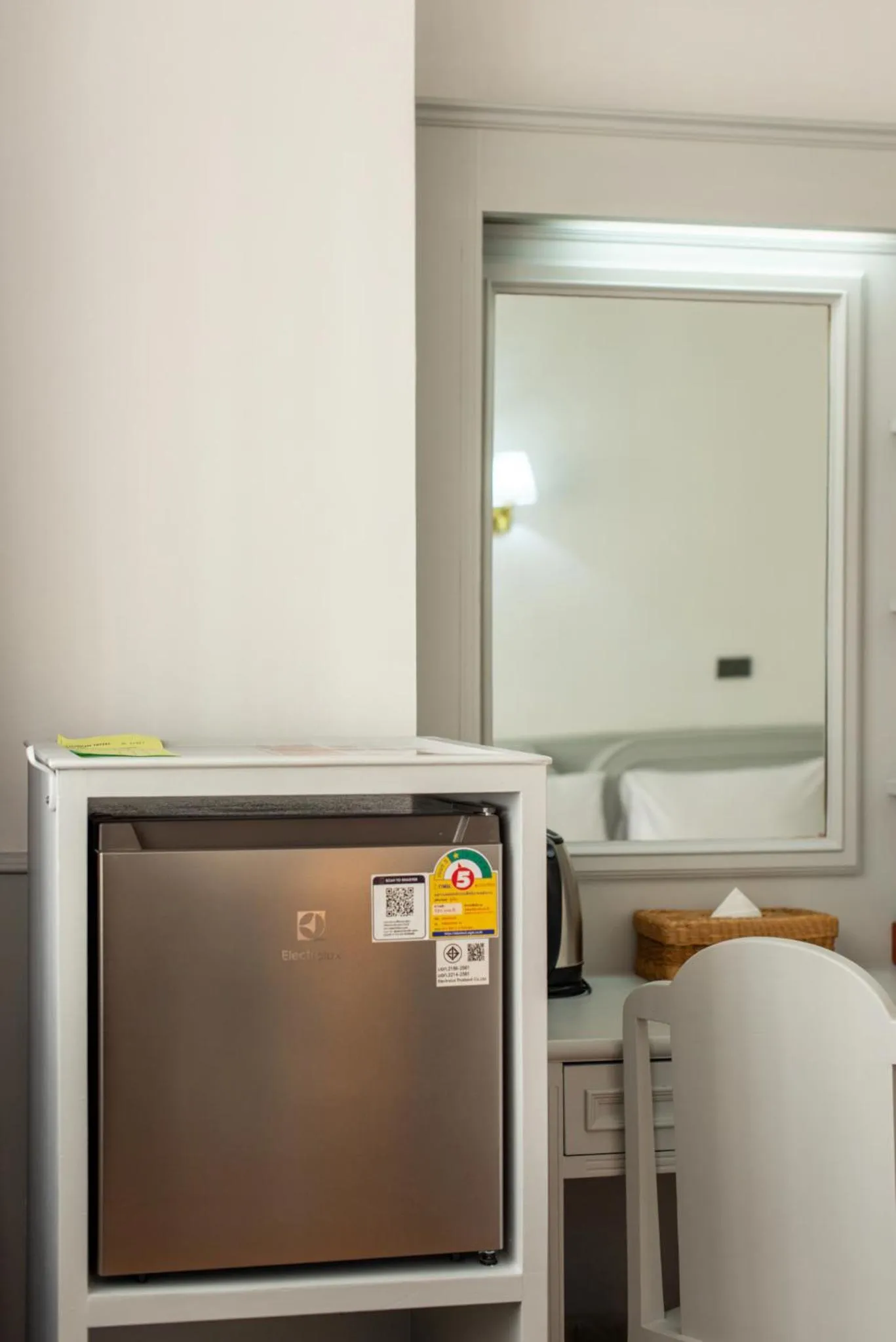 minibar in Elizabeth Hotel