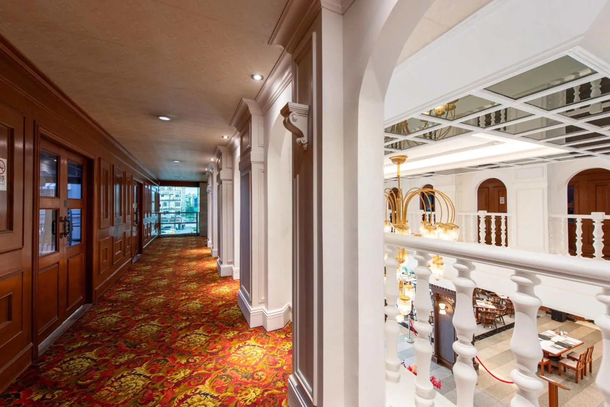 Property building in Elizabeth Hotel