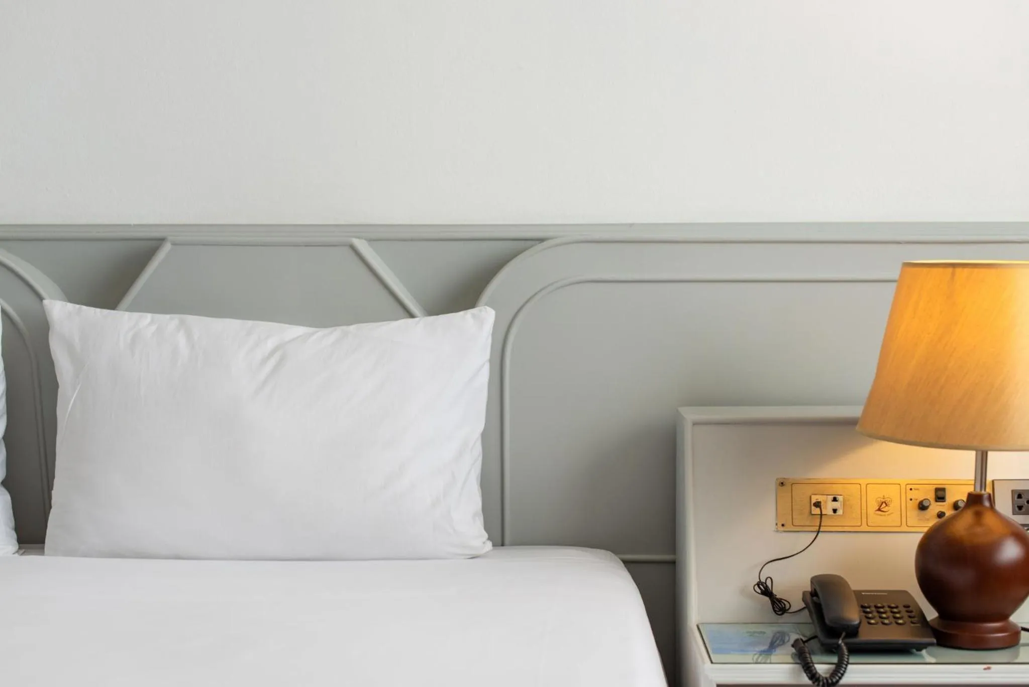 Bed in Elizabeth Hotel