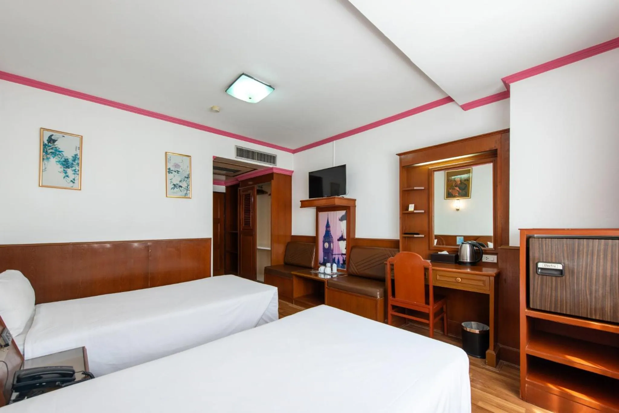 Bed in Elizabeth Hotel