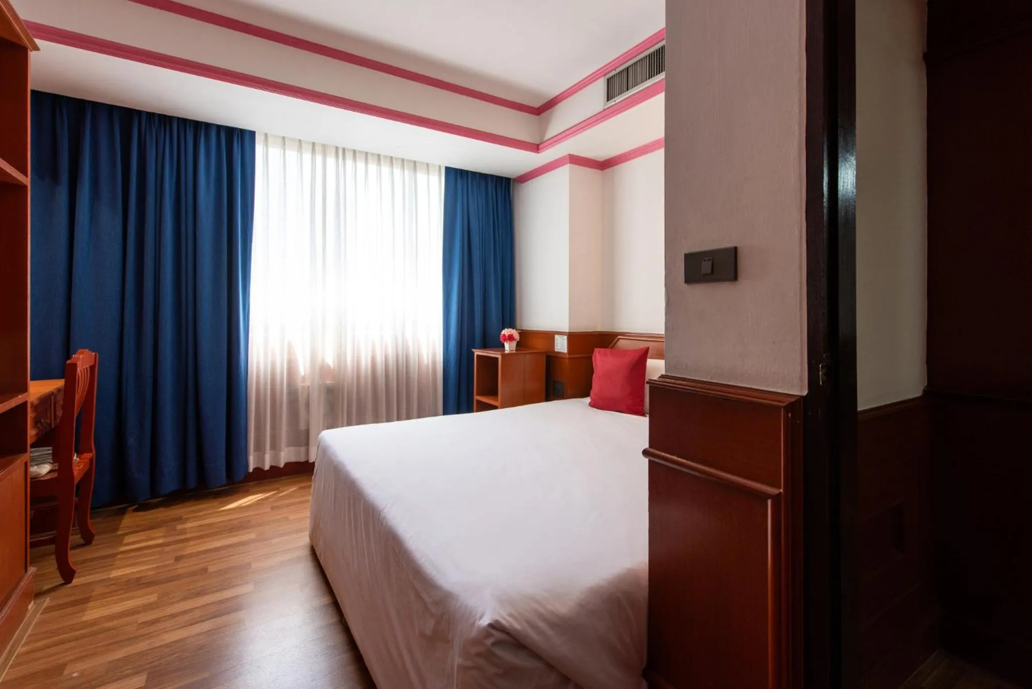 Bed in Elizabeth Hotel