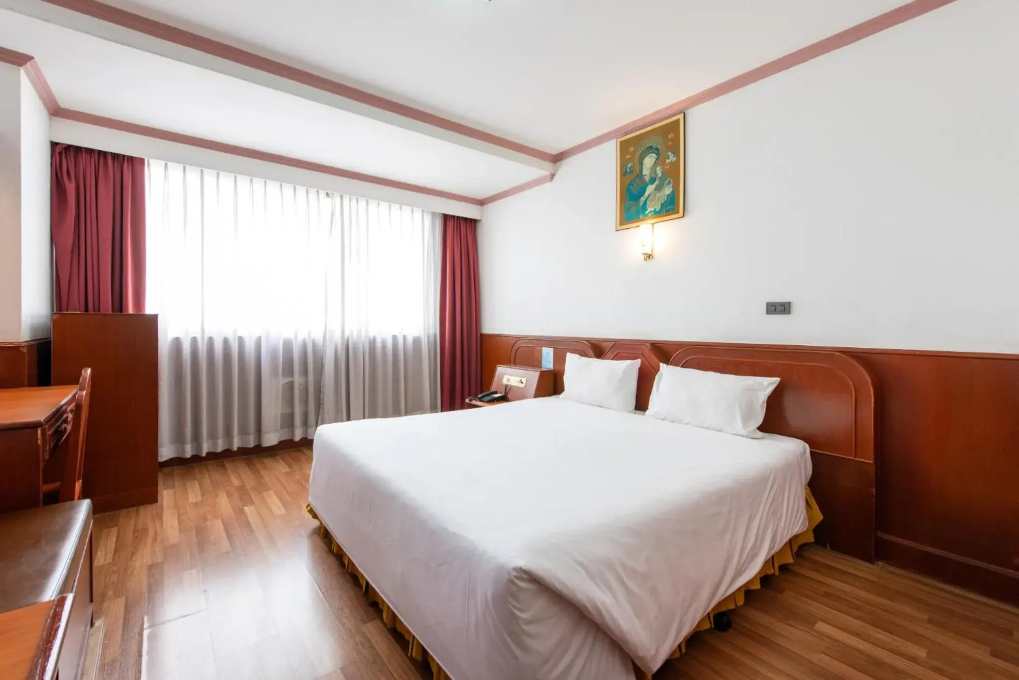 Superior Double Room in Elizabeth Hotel Superior Double Room in Elizabeth Hotel