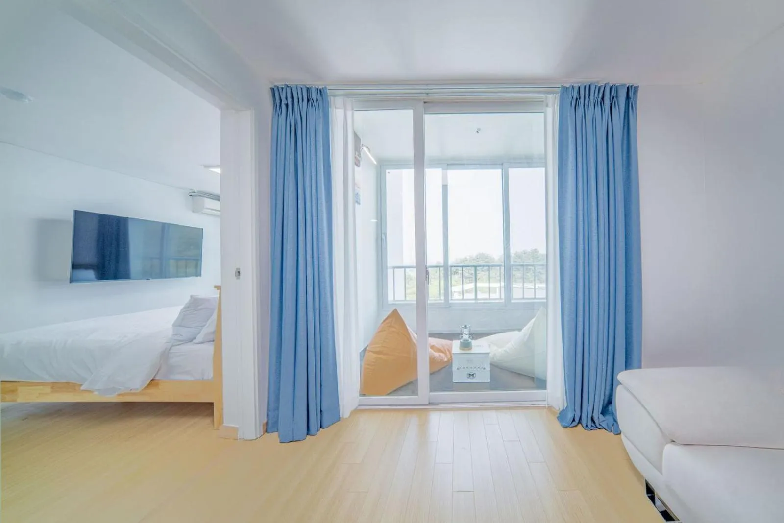 Balcony/Terrace, Bed in Zio Pinetree