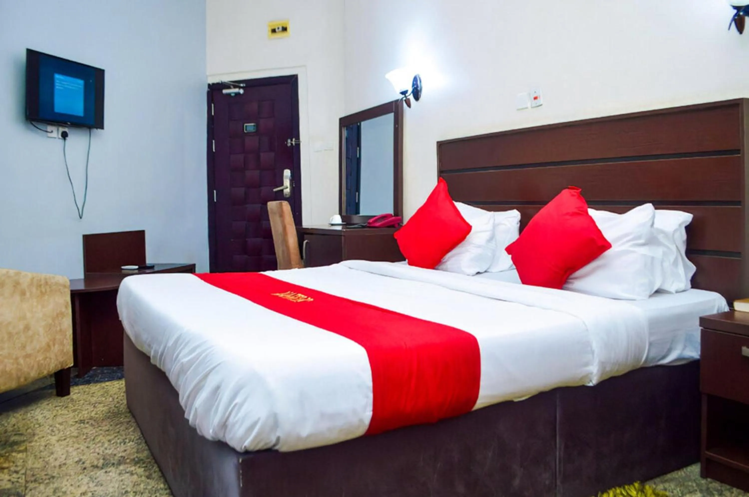 Photo of the whole room, Bed in Nafelis Hotel Enugu