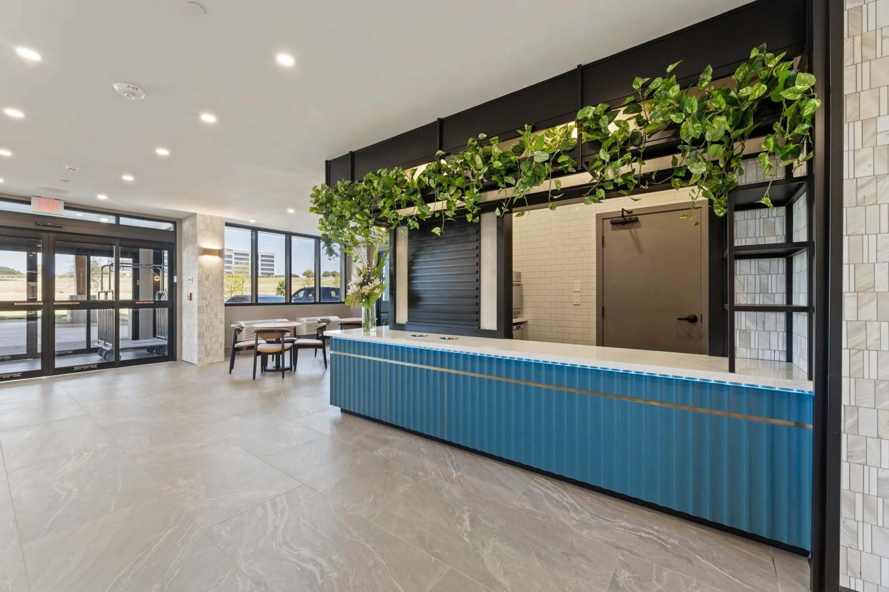 Coffee/tea facilities in Sandman Signature Dallas Las Colinas Hotel & Suites