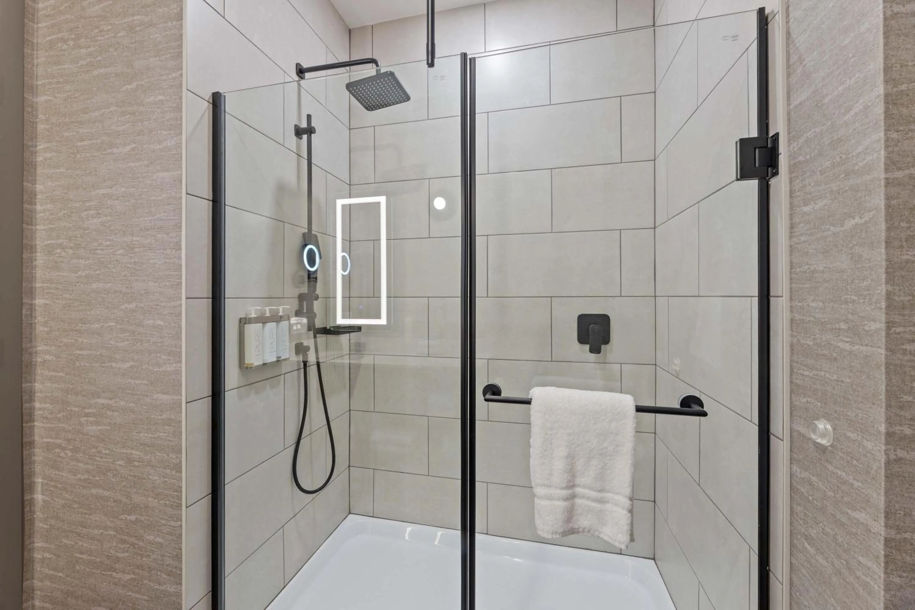 Bathroom in Sandman Signature Dallas Las Colinas Hotel & Suites