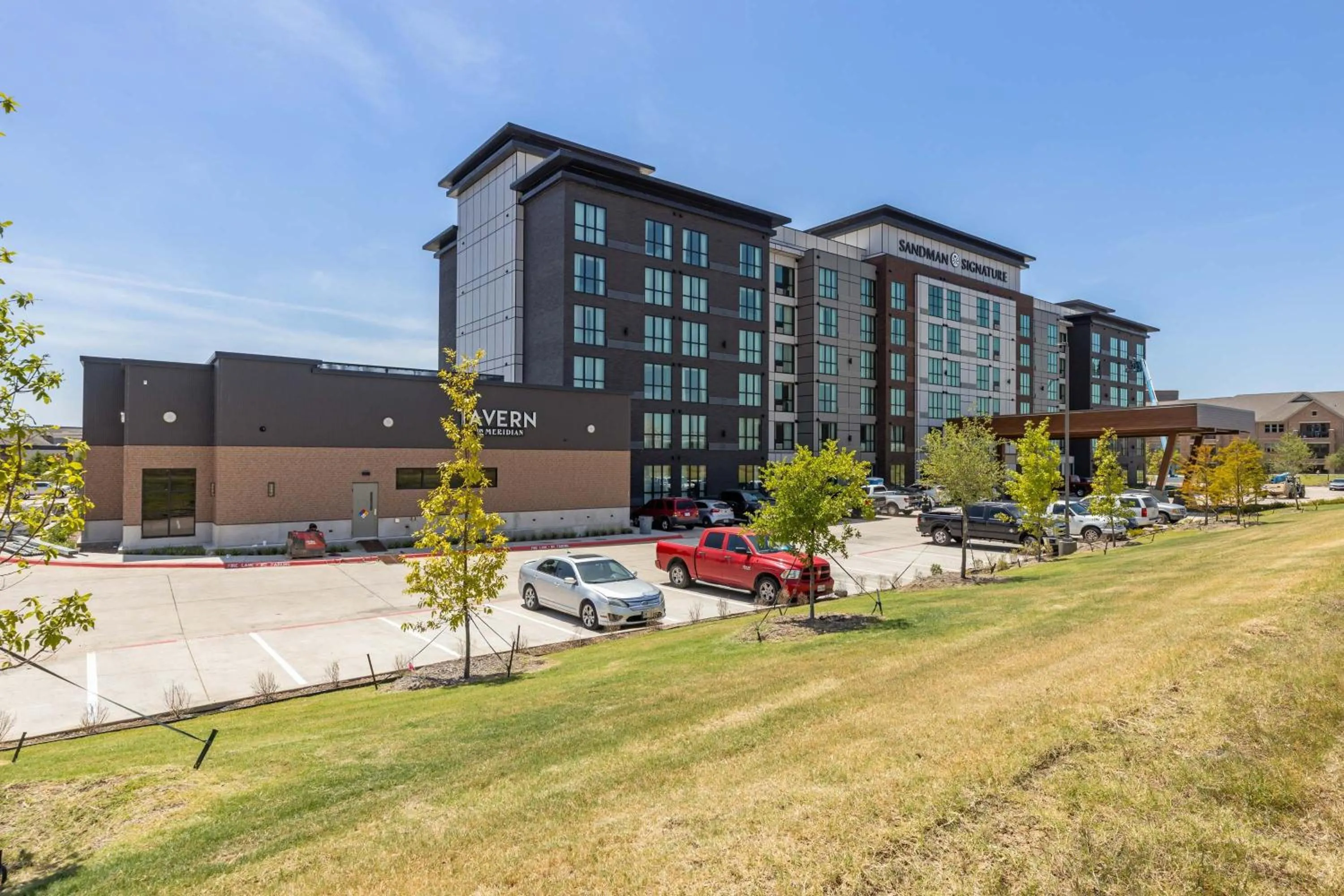 Property building in Sandman Signature Dallas Las Colinas Hotel & Suites