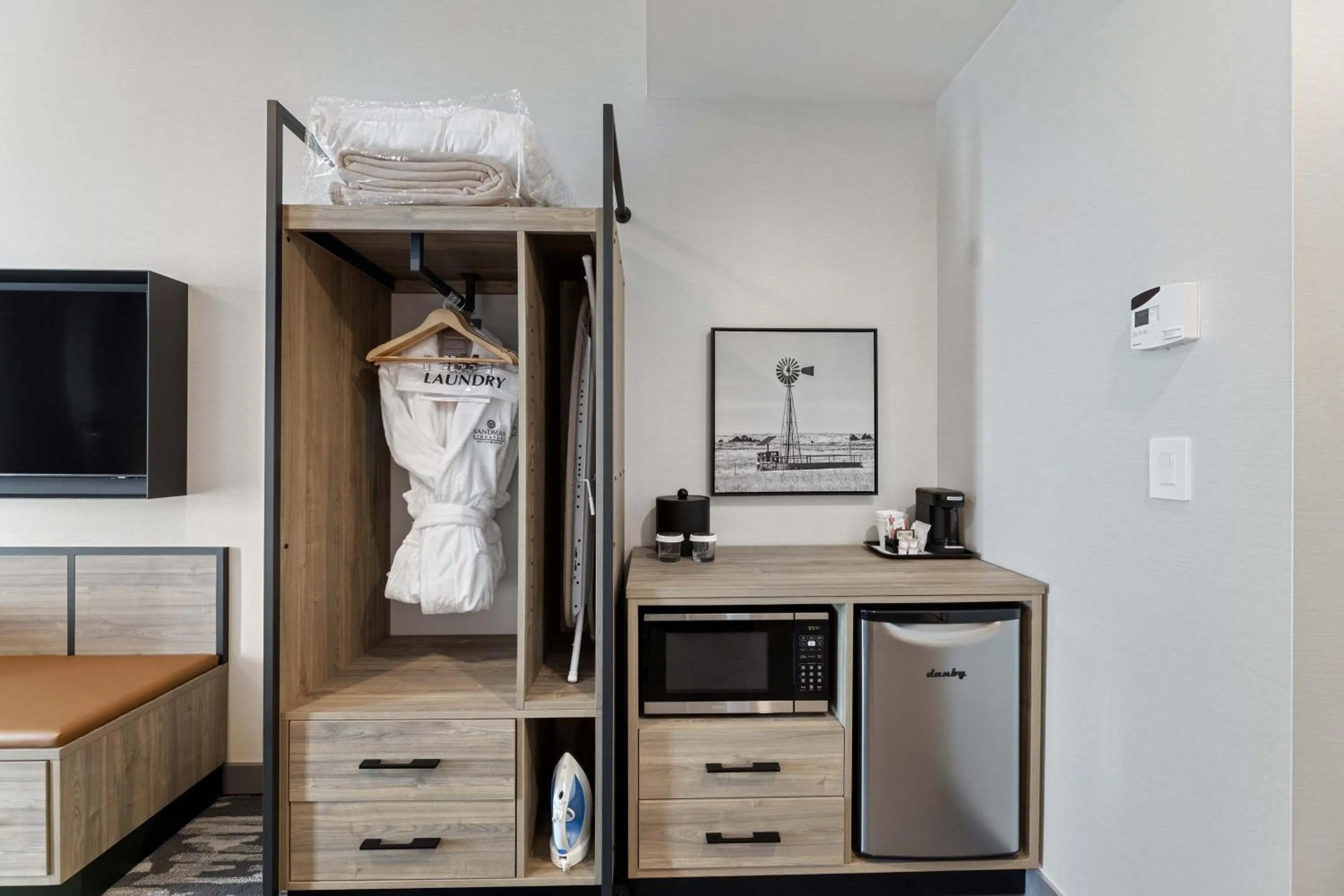 Photo of the whole room in Sandman Signature Dallas Las Colinas Hotel & Suites